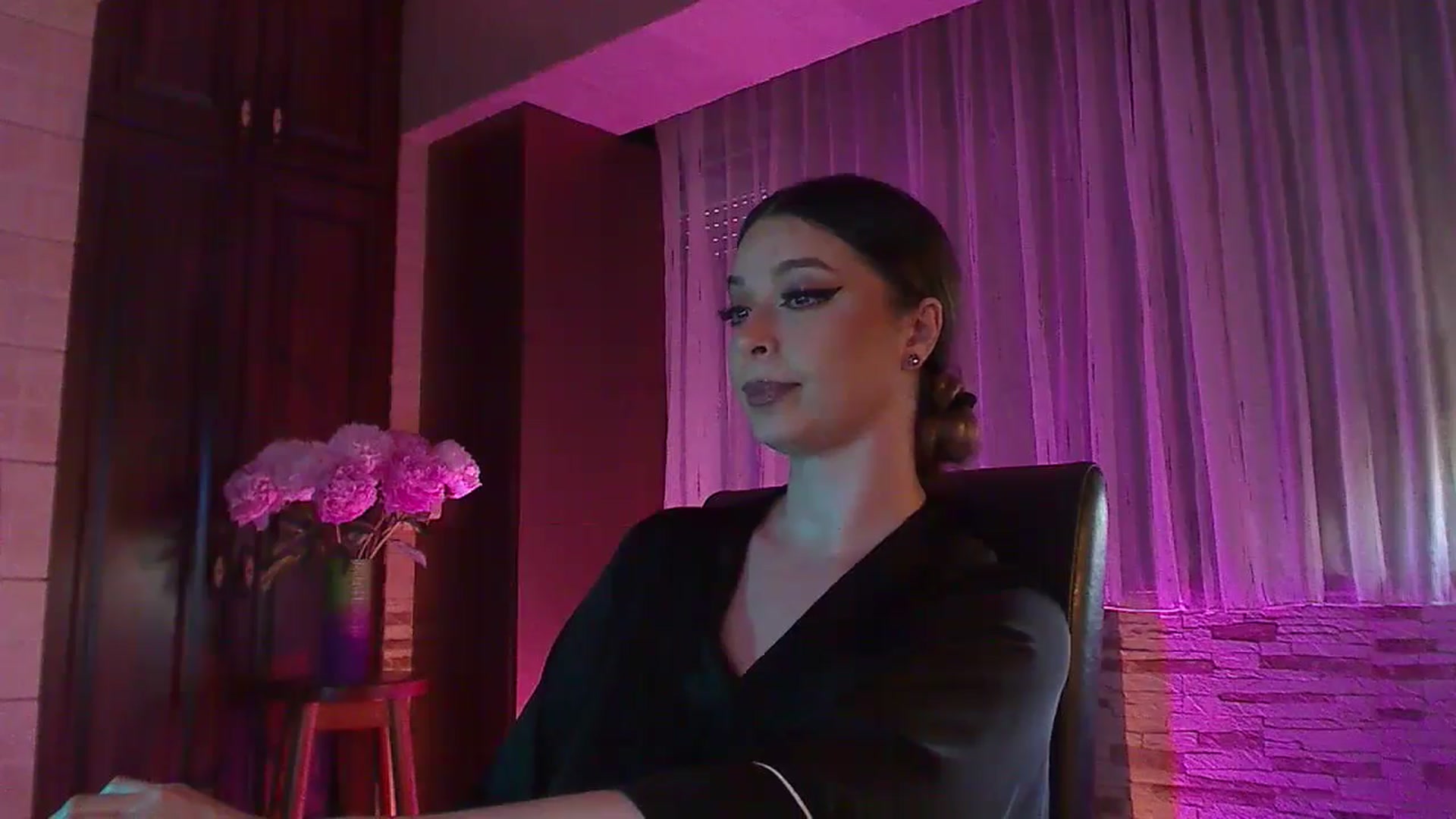 Gallery image thumbnail from No_bo_dy's myfreecams stream on, 06/02/2024, 03:23 image 18 of 20