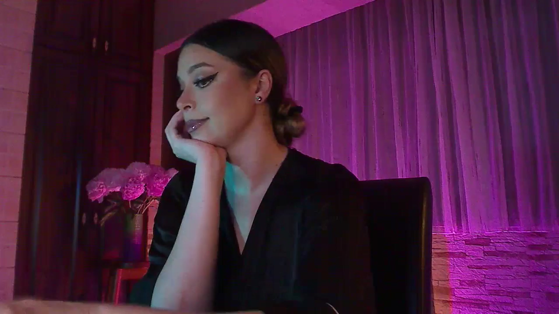 Gallery image thumbnail from No_bo_dy's myfreecams stream on, 06/02/2024, 03:23 image 1 of 20