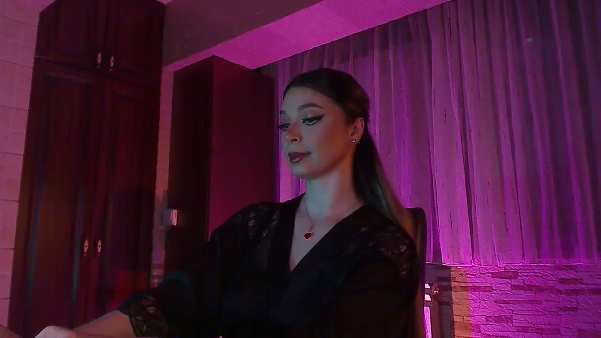 Gallery image thumbnail from No_bo_dy's myfreecams stream on, 06/10/2024, 24:03 image 5 of 20