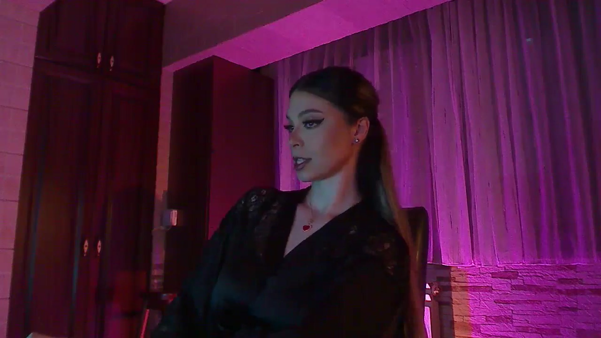 Gallery image thumbnail from No_bo_dy's myfreecams stream on, 06/10/2024, 24:03 image 14 of 20