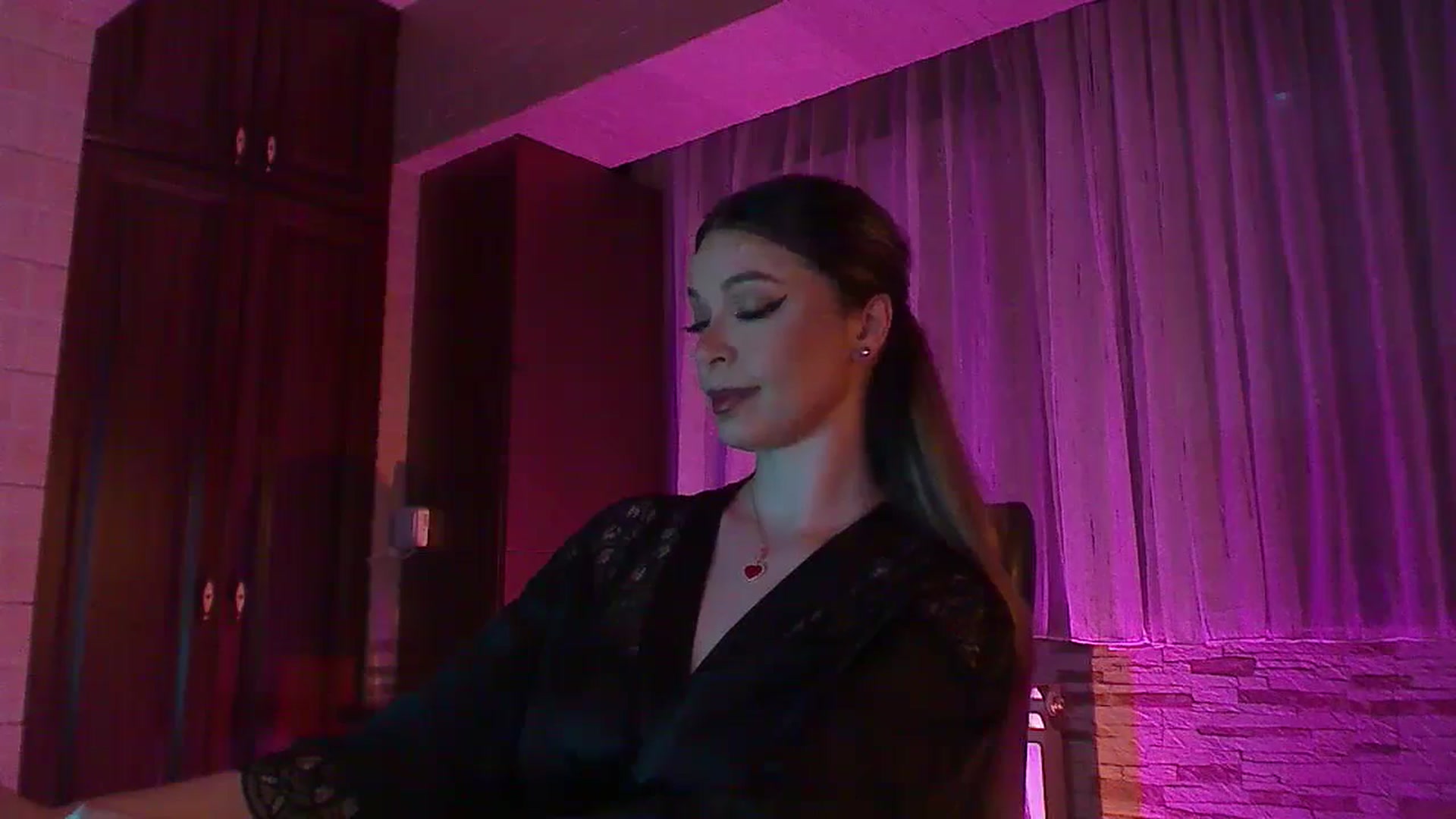Gallery image thumbnail from No_bo_dy's myfreecams stream on, 06/10/2024, 24:03 image 10 of 20