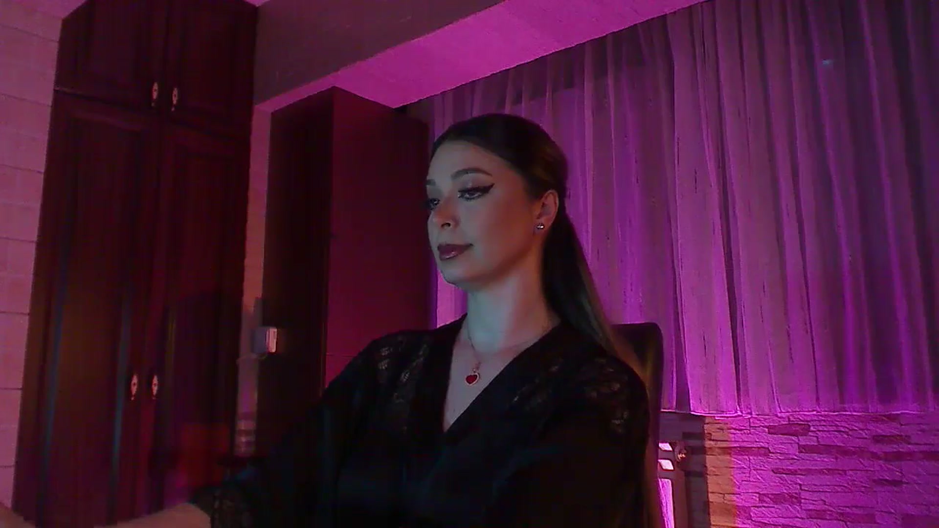 Gallery image thumbnail from No_bo_dy's myfreecams stream on, 06/10/2024, 24:03 image 6 of 20