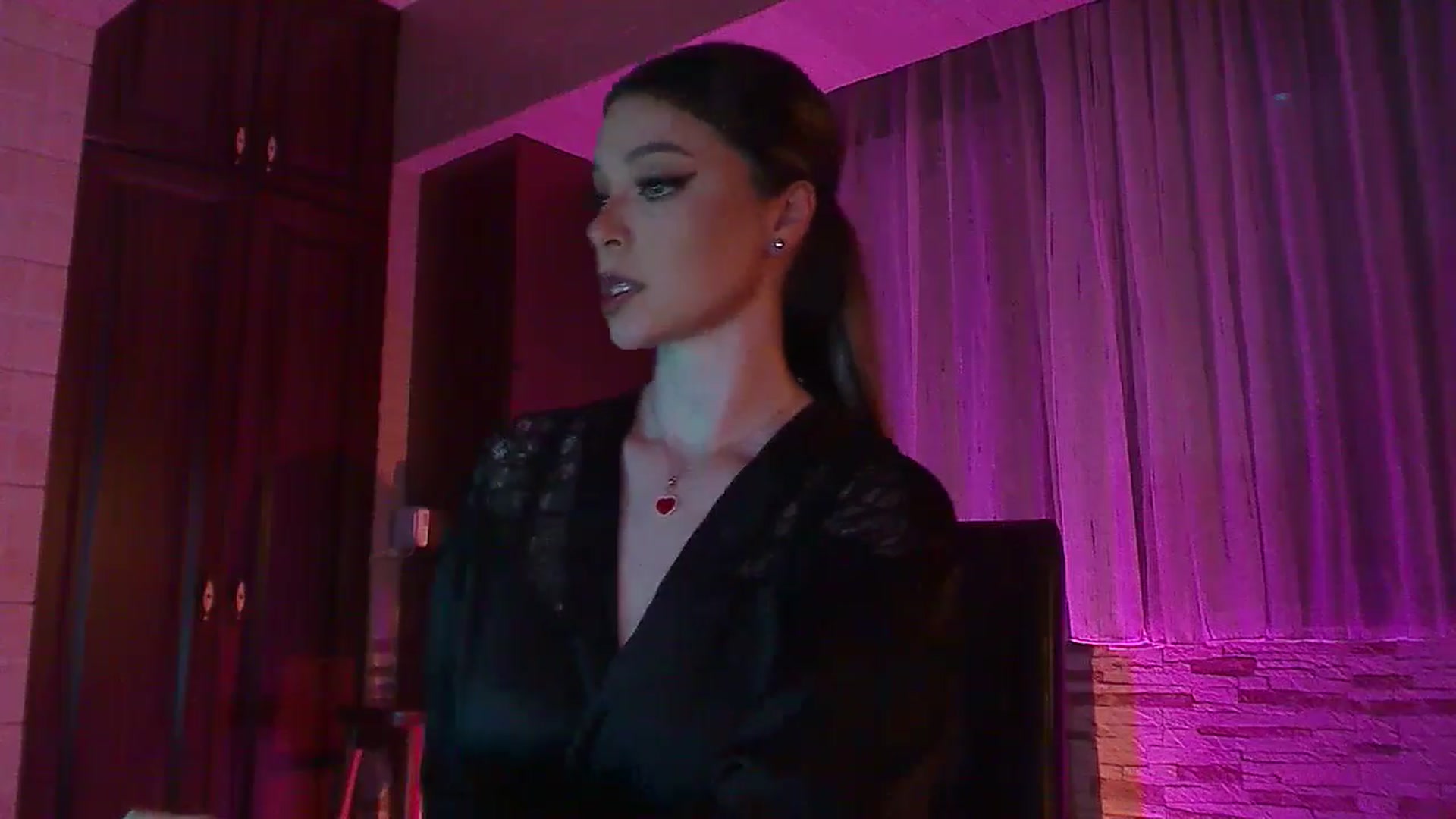 Gallery image thumbnail from No_bo_dy's myfreecams stream on, 06/10/2024, 24:03 image 2 of 20