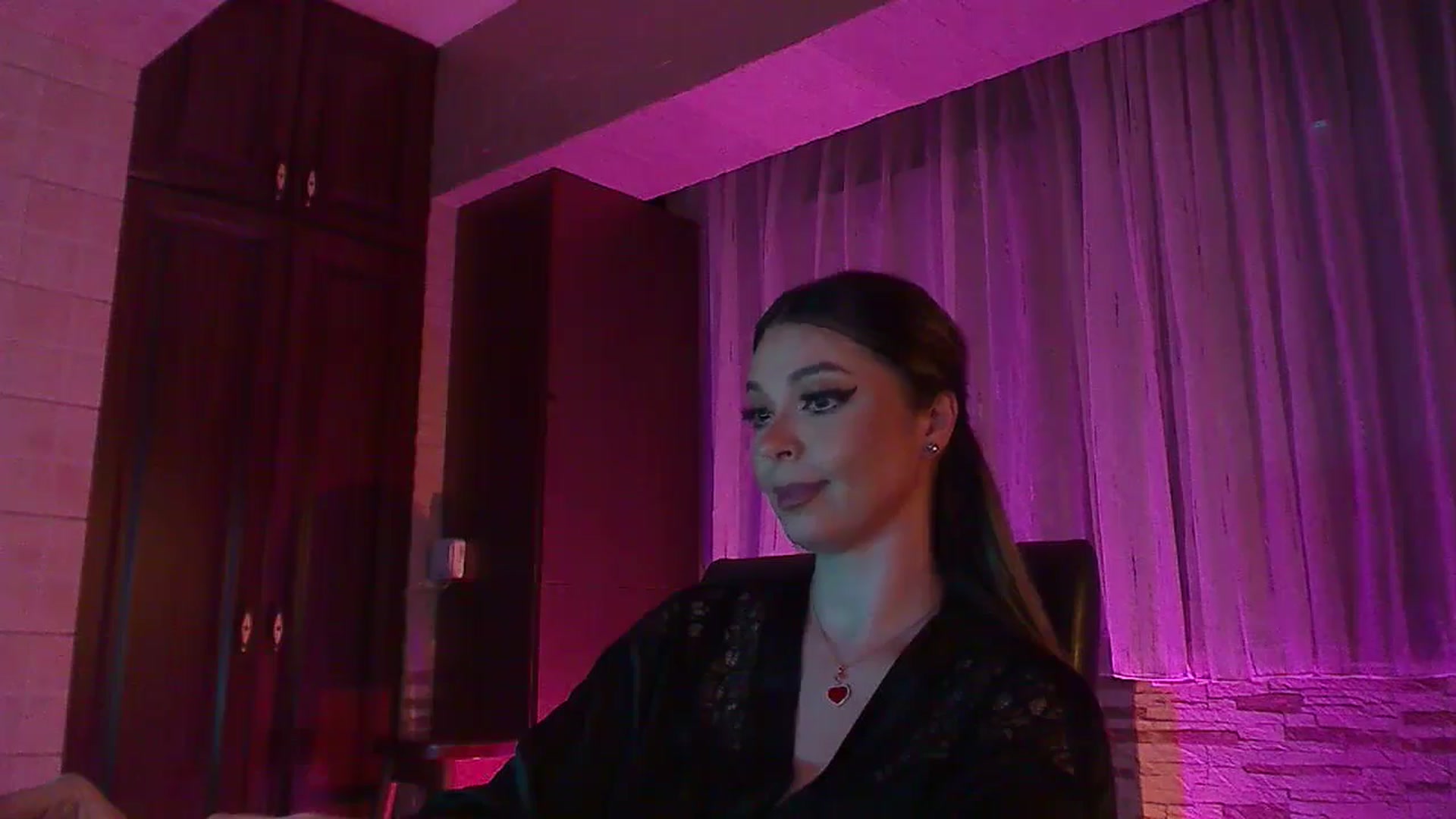 Gallery image thumbnail from No_bo_dy's myfreecams stream on, 06/10/2024, 02:27 image 17 of 20