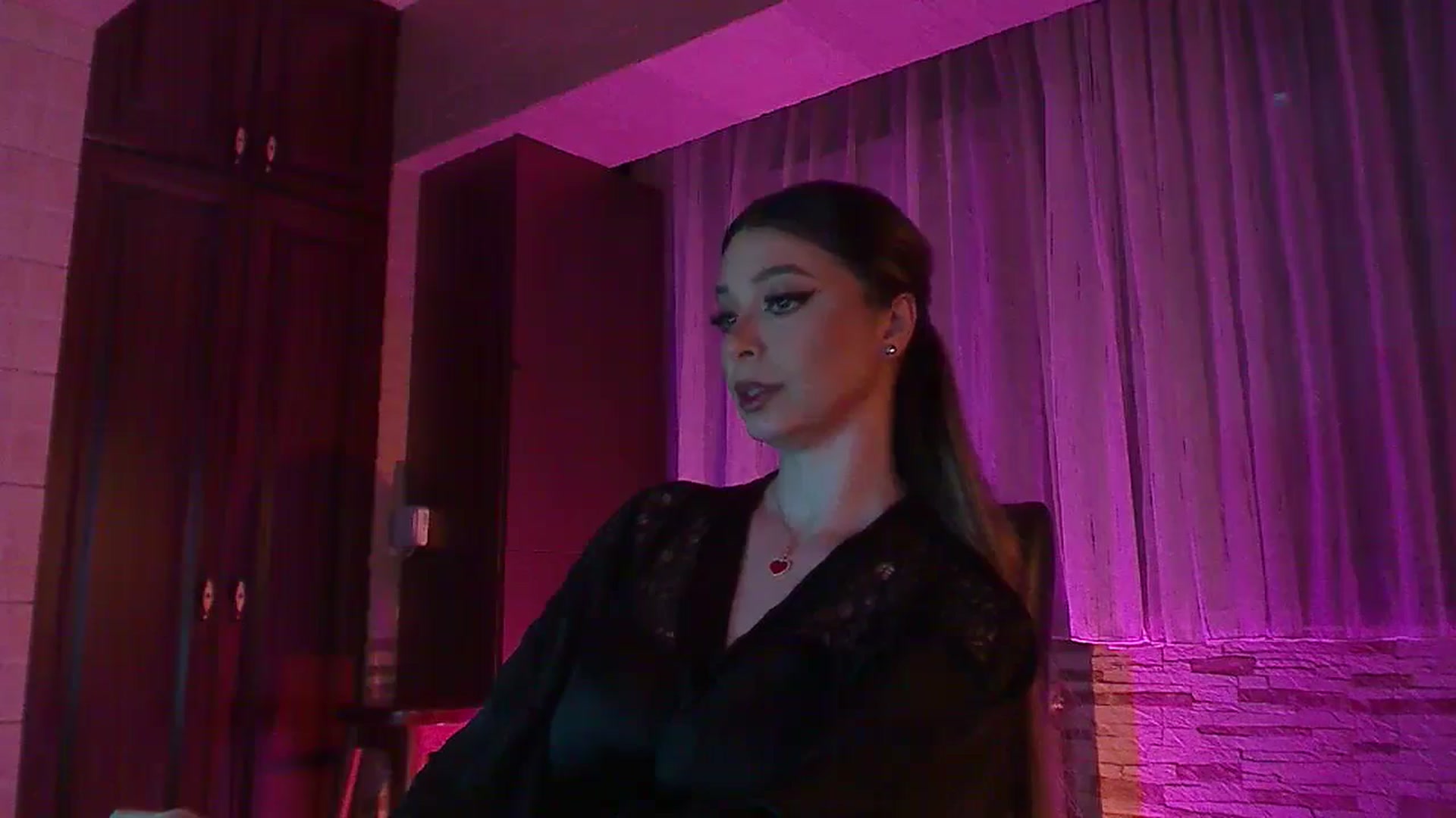 Gallery image thumbnail from No_bo_dy's myfreecams stream on, 06/10/2024, 02:27 image 3 of 20