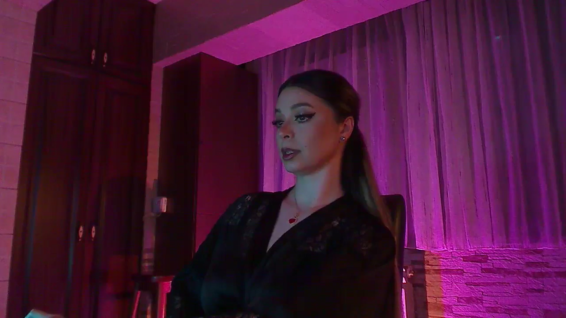Gallery image thumbnail from No_bo_dy's myfreecams stream on, 06/10/2024, 02:27 image 4 of 20