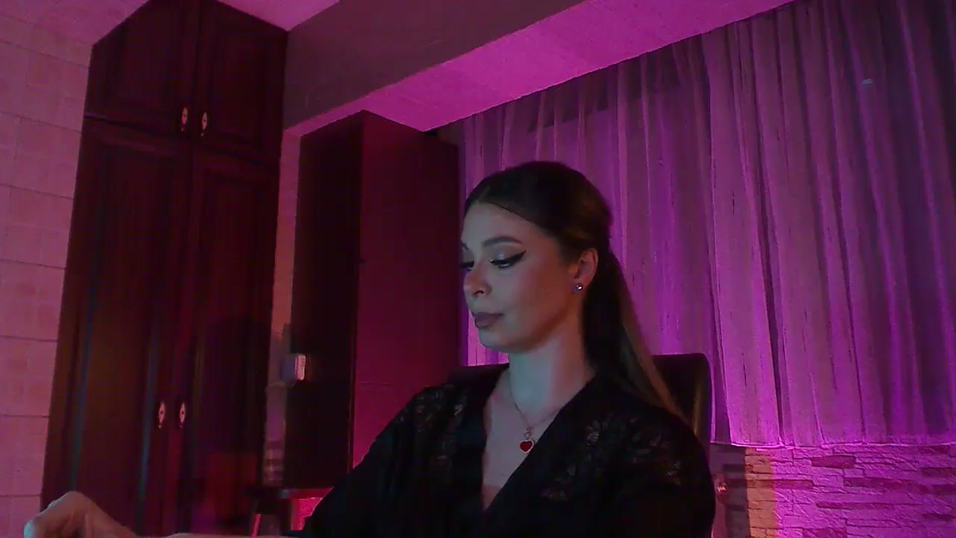 Gallery image thumbnail from No_bo_dy's myfreecams stream on, 06/10/2024, 02:27 image 18 of 20