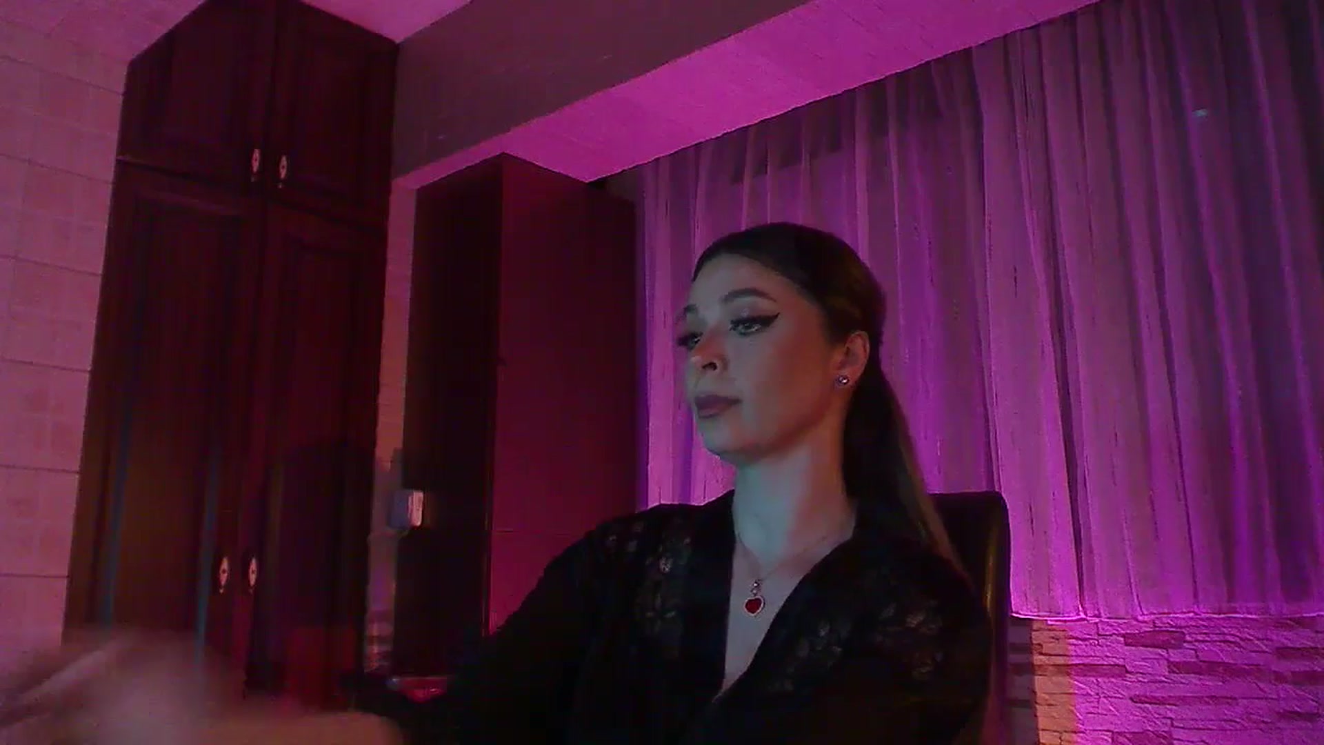 Gallery image thumbnail from No_bo_dy's myfreecams stream on, 06/10/2024, 02:27 image 15 of 20