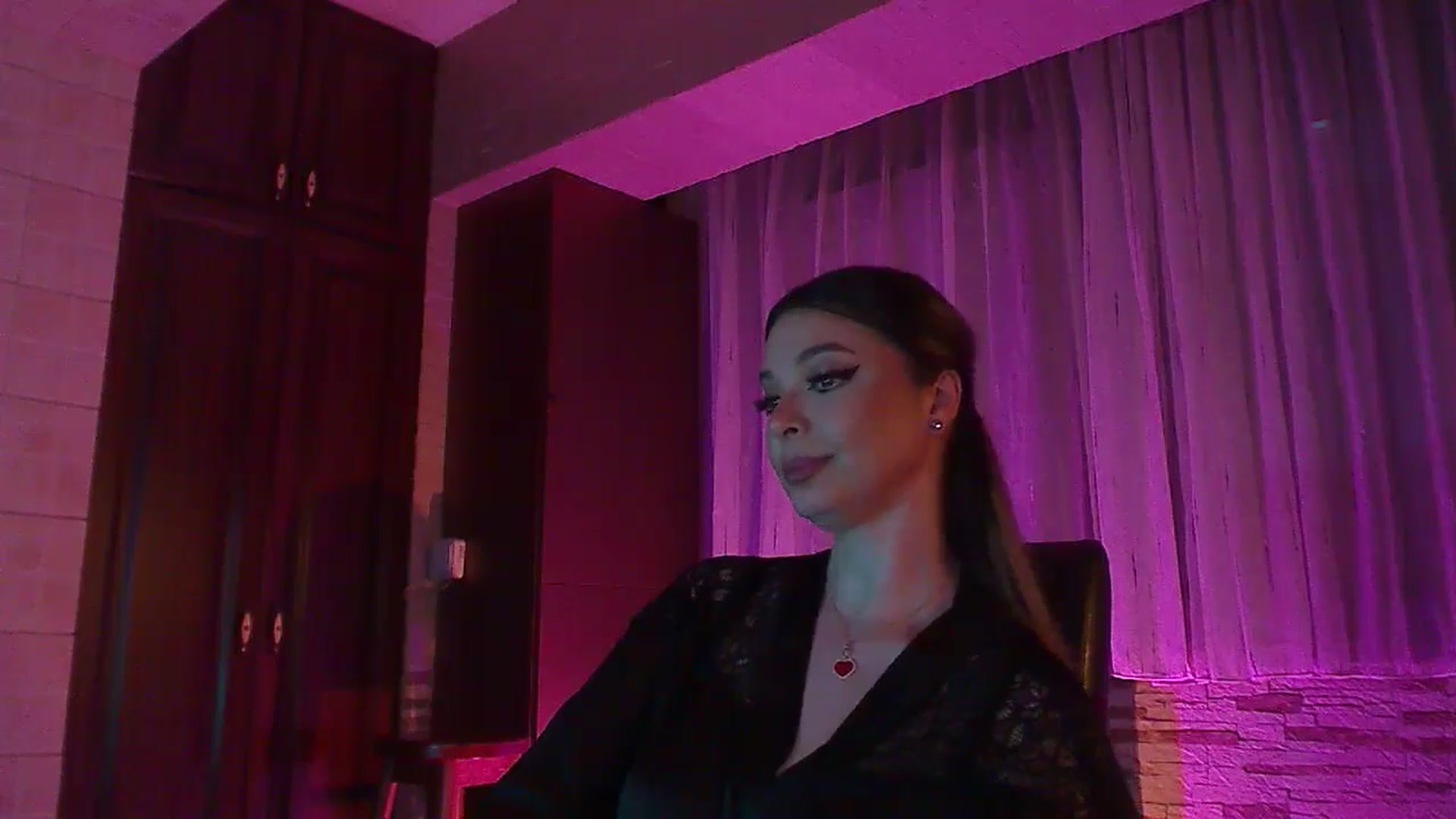Gallery image thumbnail from No_bo_dy's myfreecams stream on, 06/10/2024, 02:27 image 16 of 20
