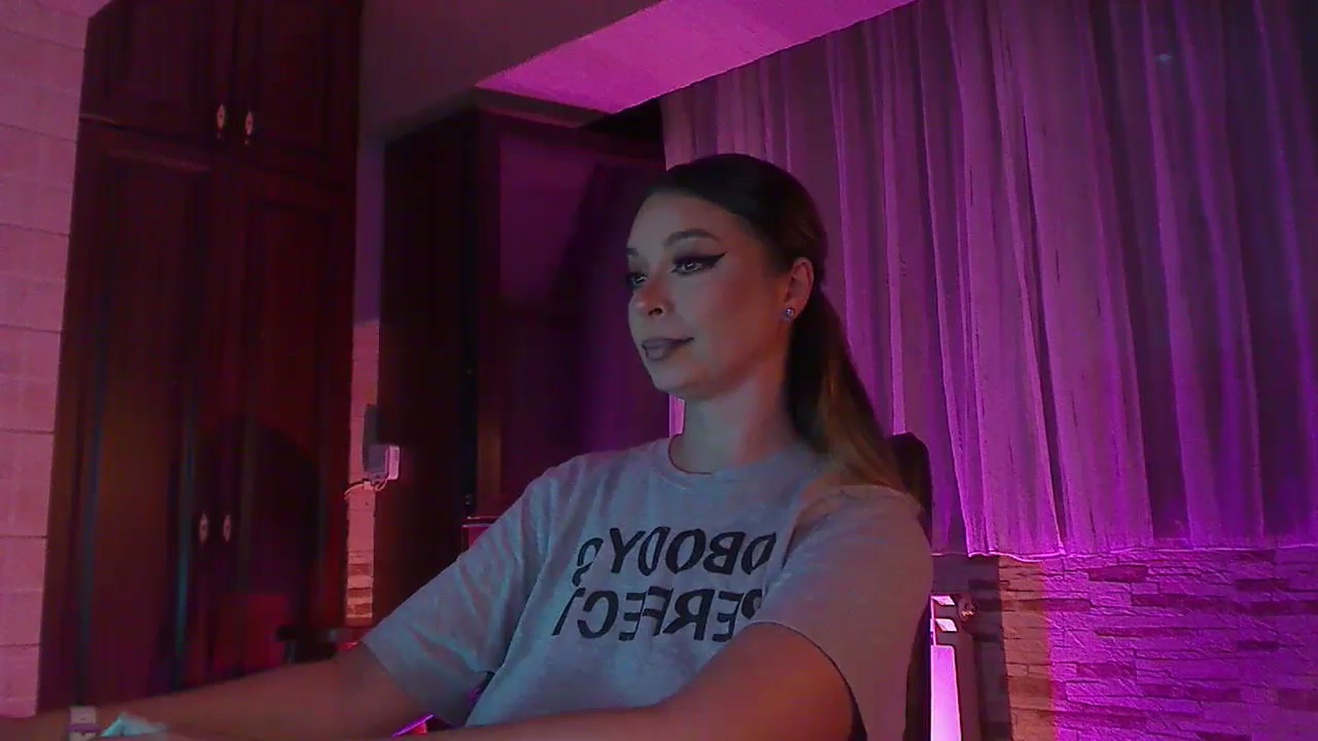 Gallery image thumbnail from No_bo_dy's myfreecams stream on, 06/16/2024, 23:56 image 10 of 20