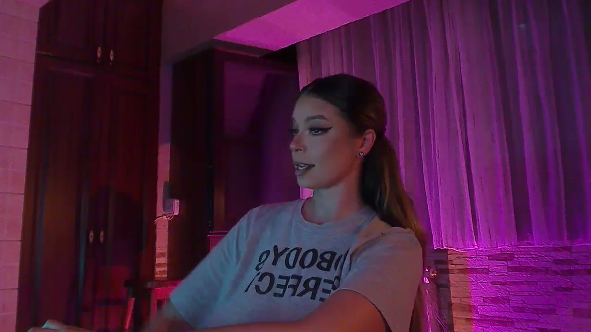 Gallery image thumbnail from No_bo_dy's myfreecams stream on, 06/16/2024, 23:56 image 19 of 20