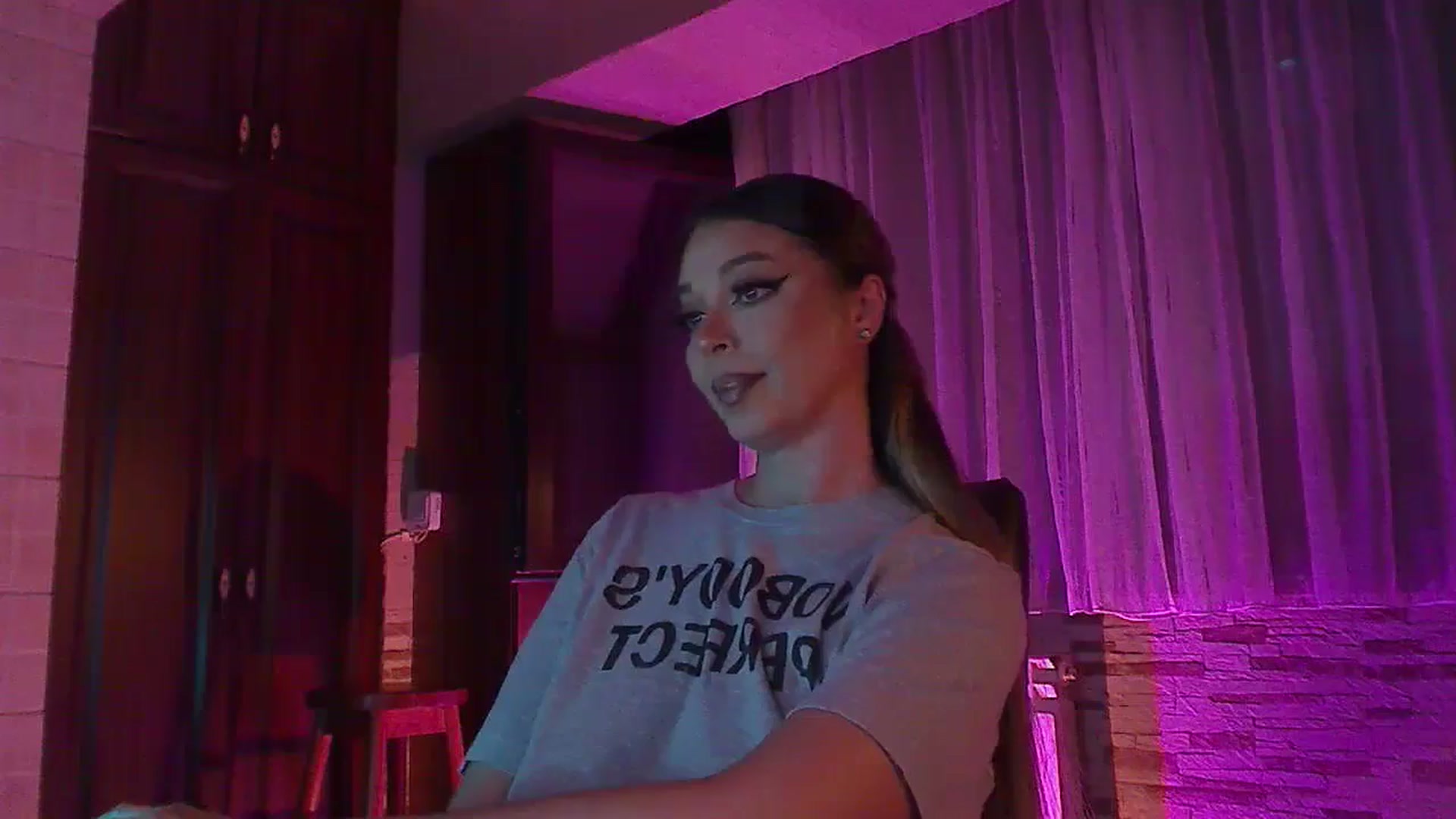 Gallery image thumbnail from No_bo_dy's myfreecams stream on, 06/16/2024, 23:56 image 7 of 20