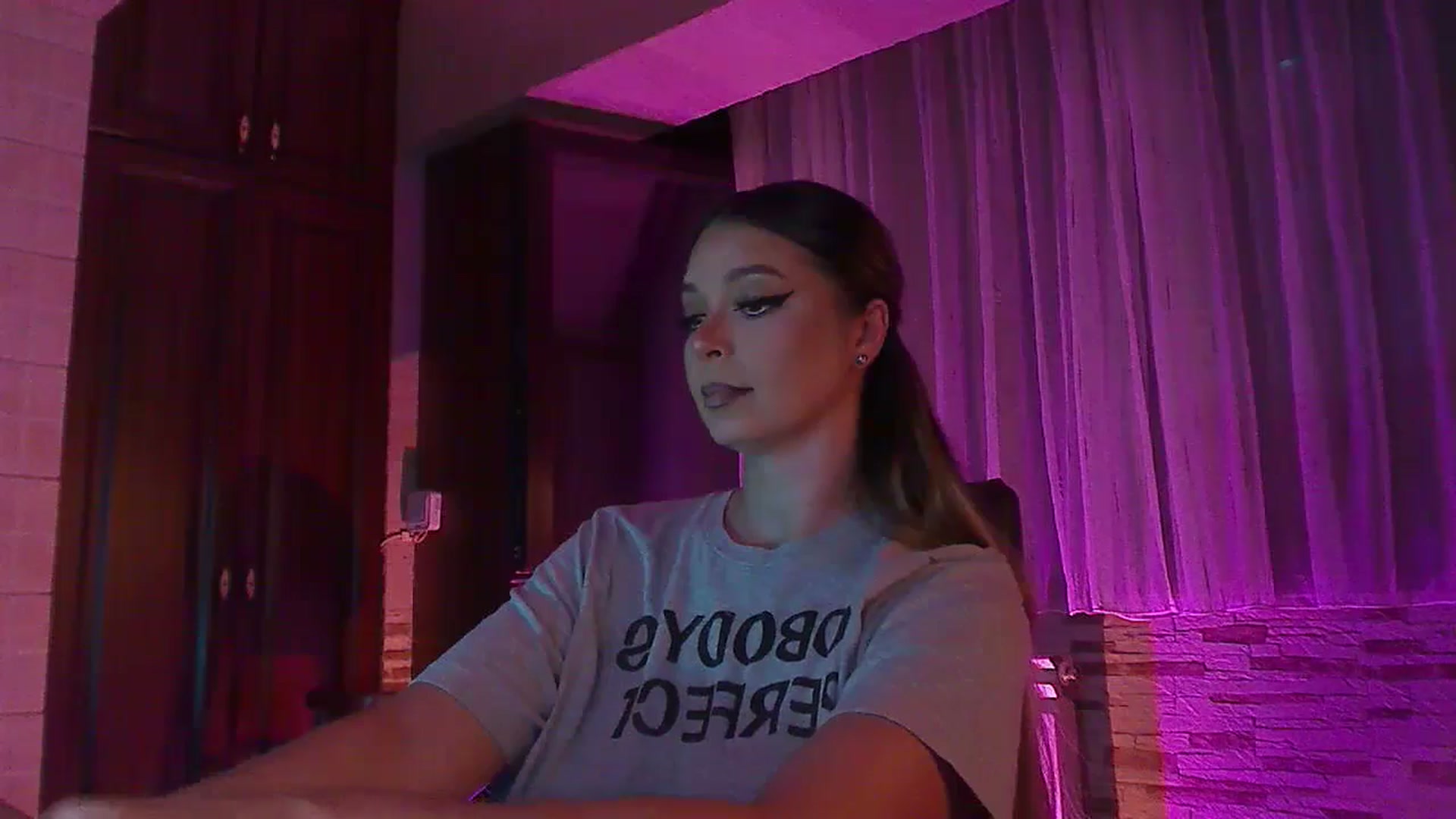 Gallery image thumbnail from No_bo_dy's myfreecams stream on, 06/16/2024, 23:56 image 18 of 20