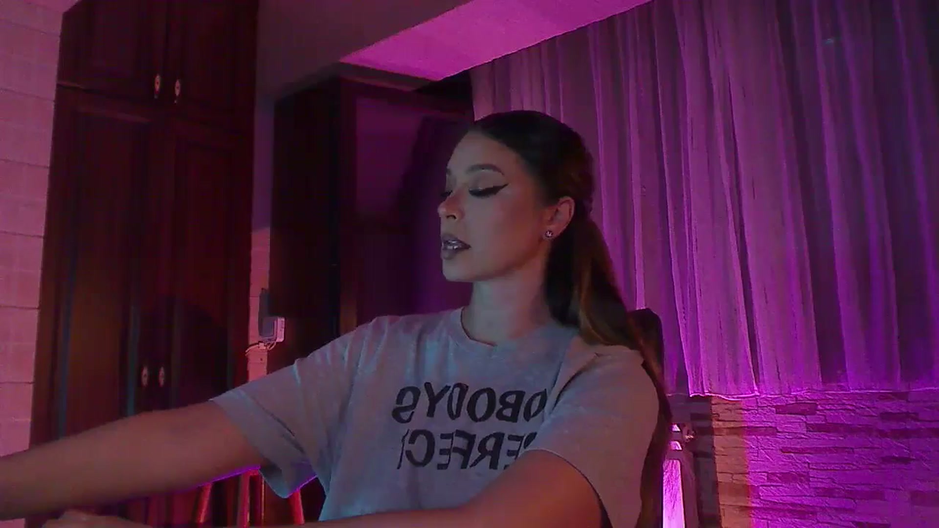 Gallery image thumbnail from No_bo_dy's myfreecams stream on, 06/16/2024, 23:56 image 11 of 20