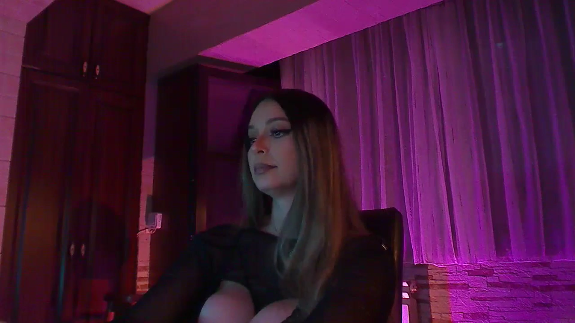 Gallery image thumbnail from No_bo_dy's myfreecams stream on, 06/17/2024, 01:53 image 10 of 20