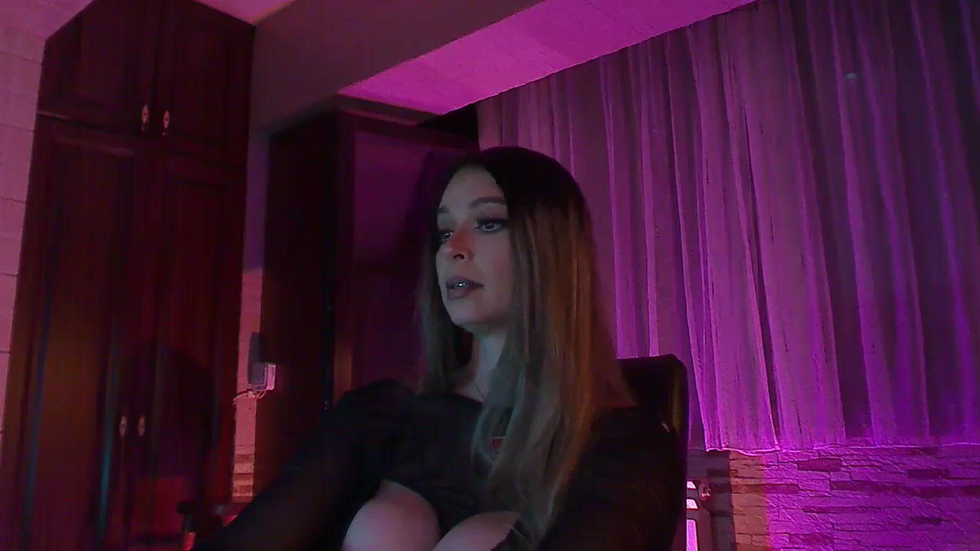 Gallery image thumbnail from No_bo_dy's myfreecams stream on, 06/17/2024, 01:53 image 14 of 20