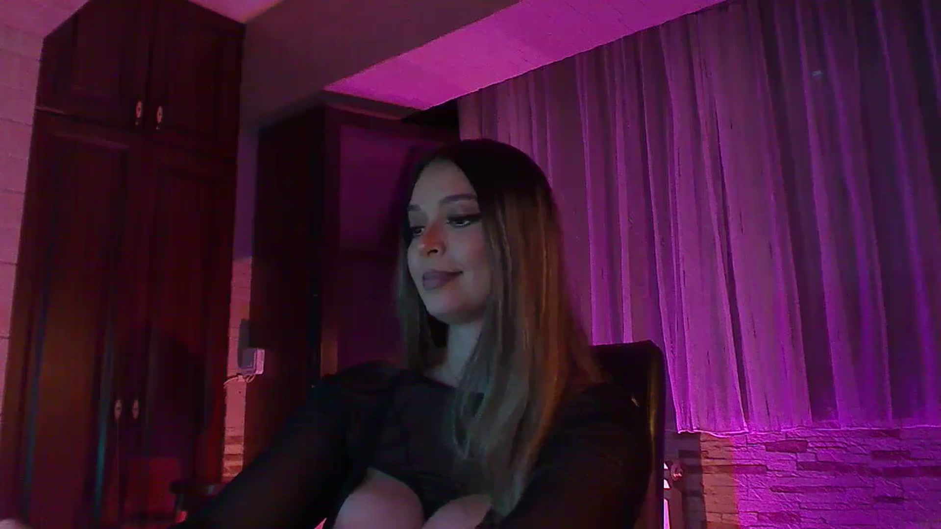 Gallery image thumbnail from No_bo_dy's myfreecams stream on, 06/17/2024, 01:53 image 9 of 20