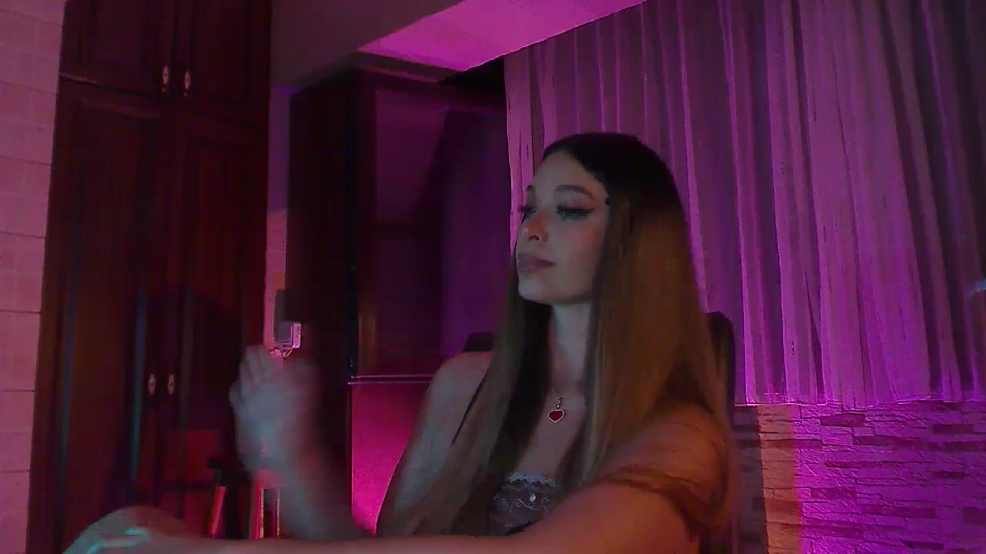 Gallery image thumbnail from No_bo_dy's myfreecams stream on, 06/19/2024, 03:29 image 4 of 20