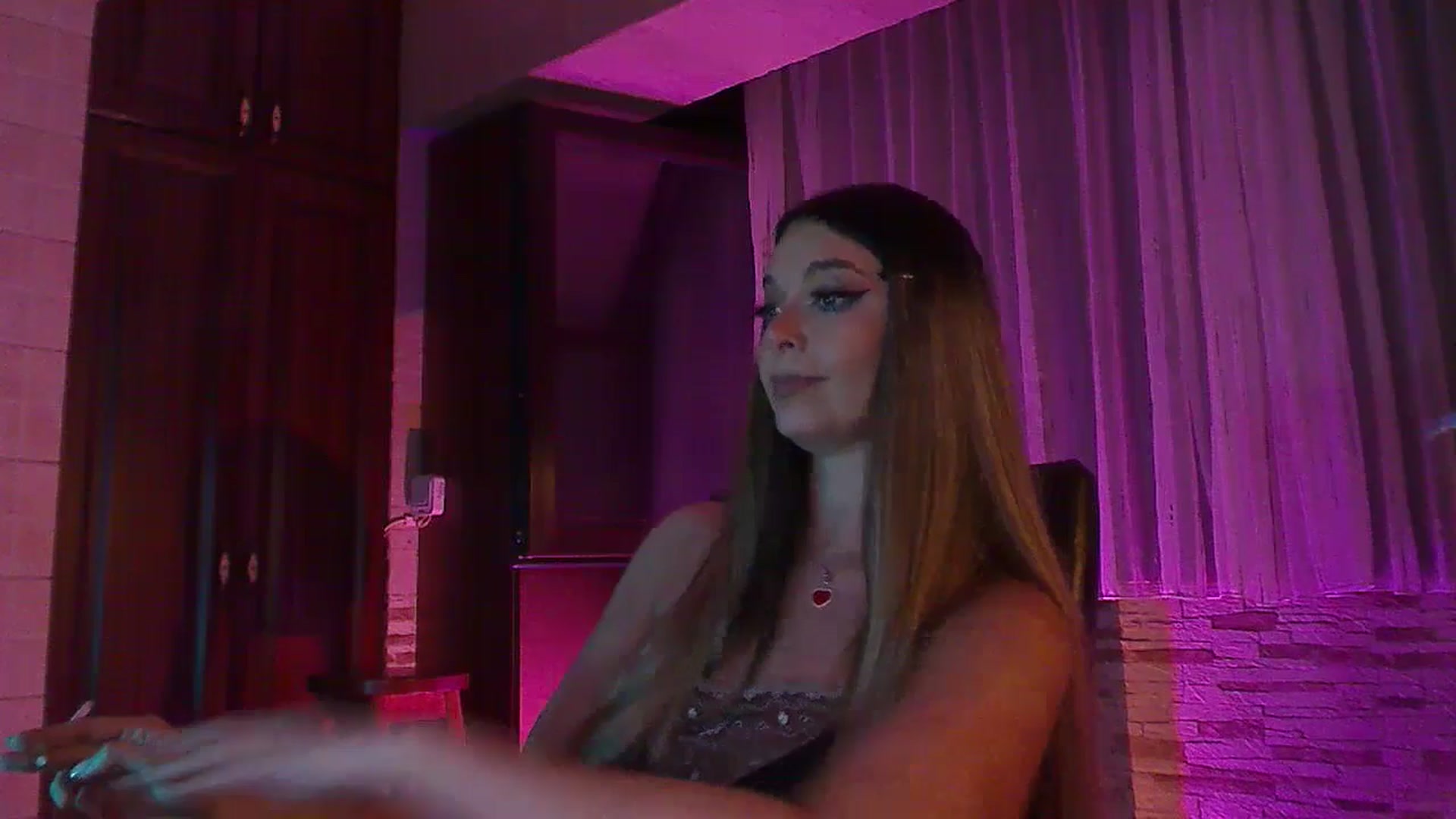 Gallery image thumbnail from No_bo_dy's myfreecams stream on, 06/19/2024, 03:29 image 6 of 20