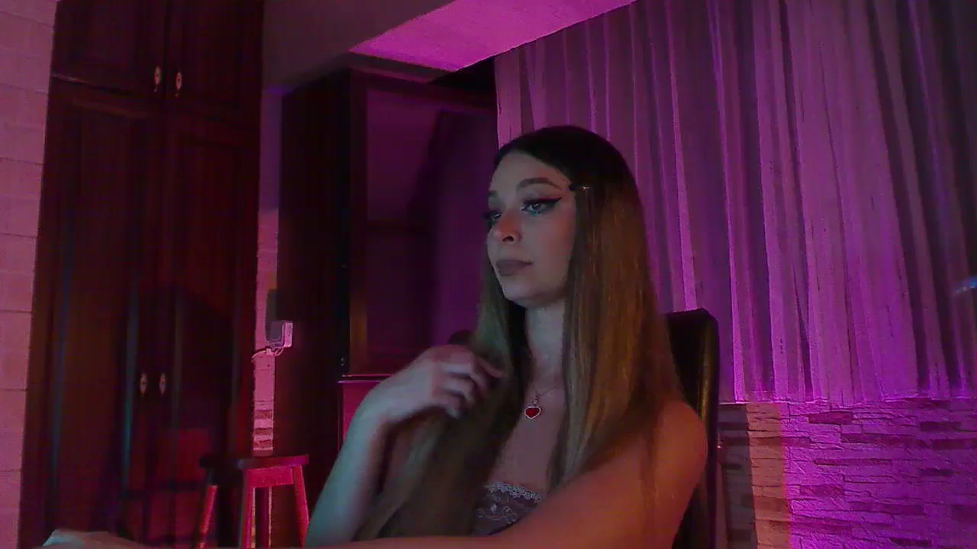 Gallery image thumbnail from No_bo_dy's myfreecams stream on, 06/19/2024, 03:29 image 1 of 20