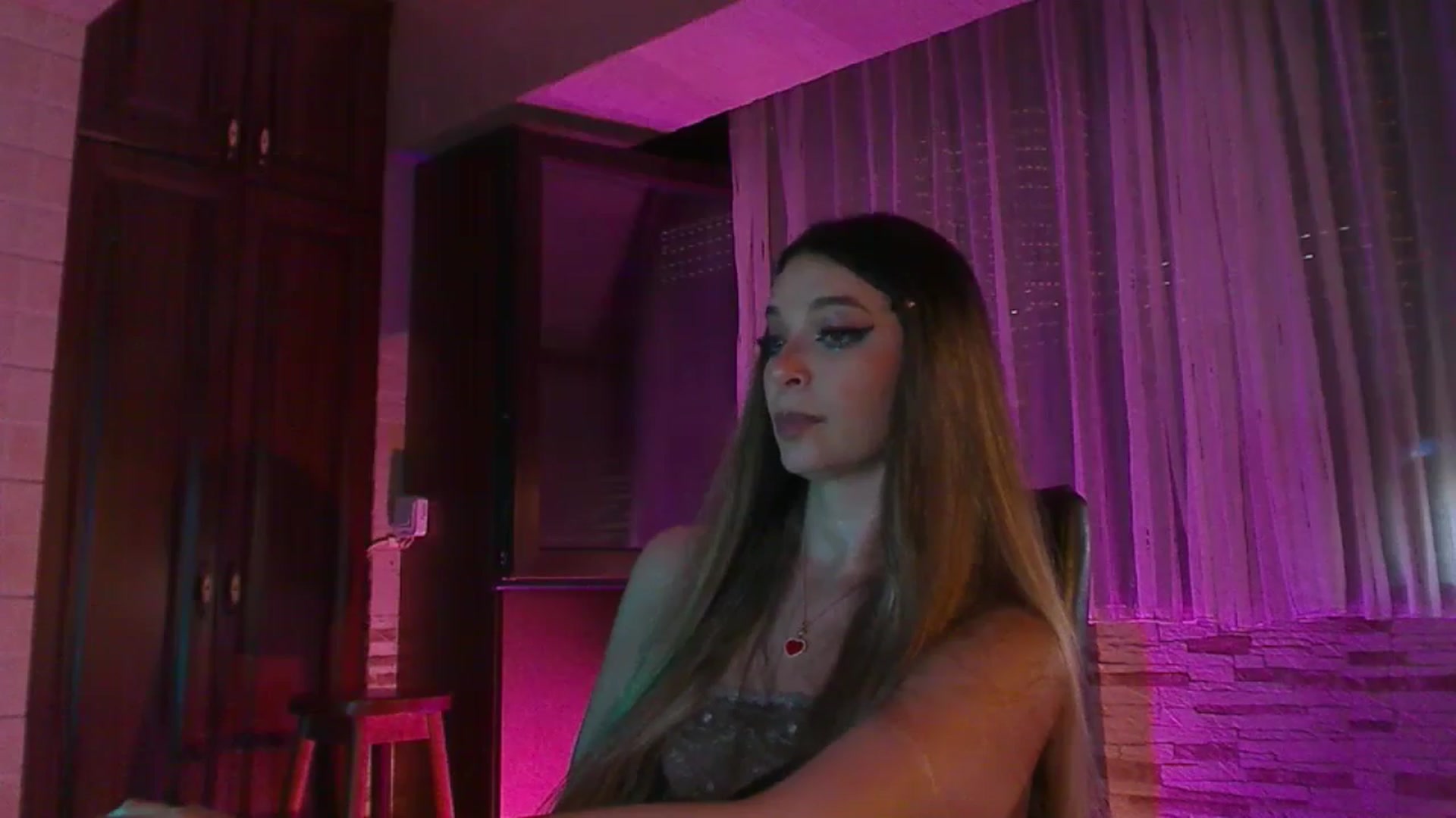 Gallery image thumbnail from No_bo_dy's myfreecams stream on, 06/19/2024, 03:29 image 14 of 20