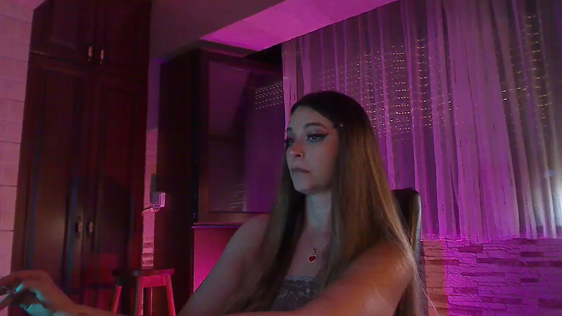 Gallery image thumbnail from No_bo_dy's myfreecams stream on, 06/19/2024, 03:29 image 16 of 20