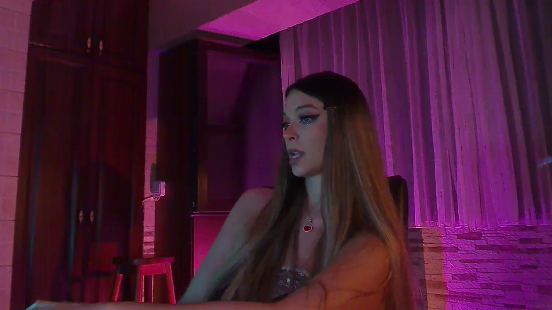Gallery image thumbnail from No_bo_dy's myfreecams stream on, 06/19/2024, 03:29 image 3 of 20