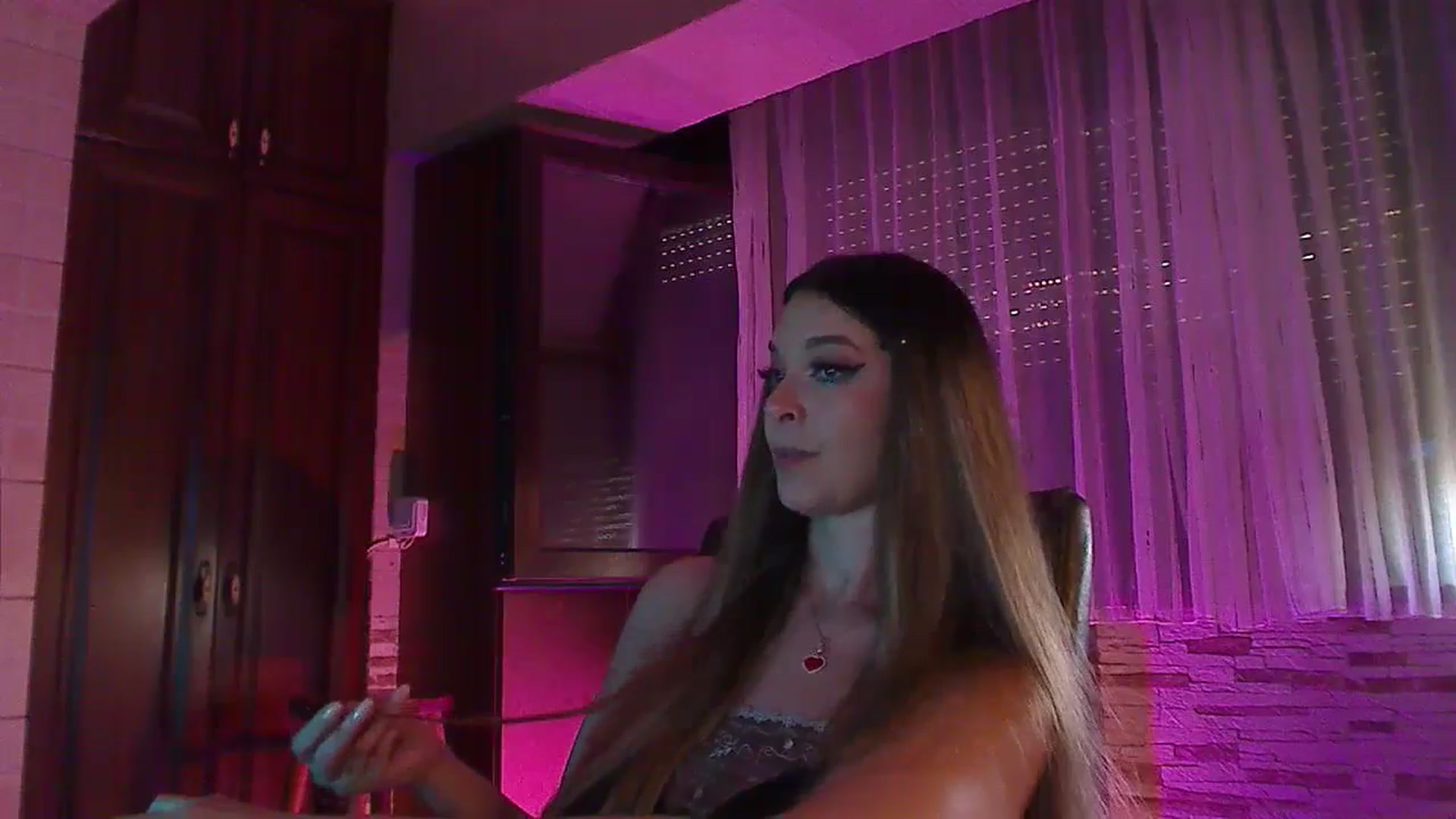 Gallery image thumbnail from No_bo_dy's myfreecams stream on, 06/19/2024, 03:29 image 18 of 20