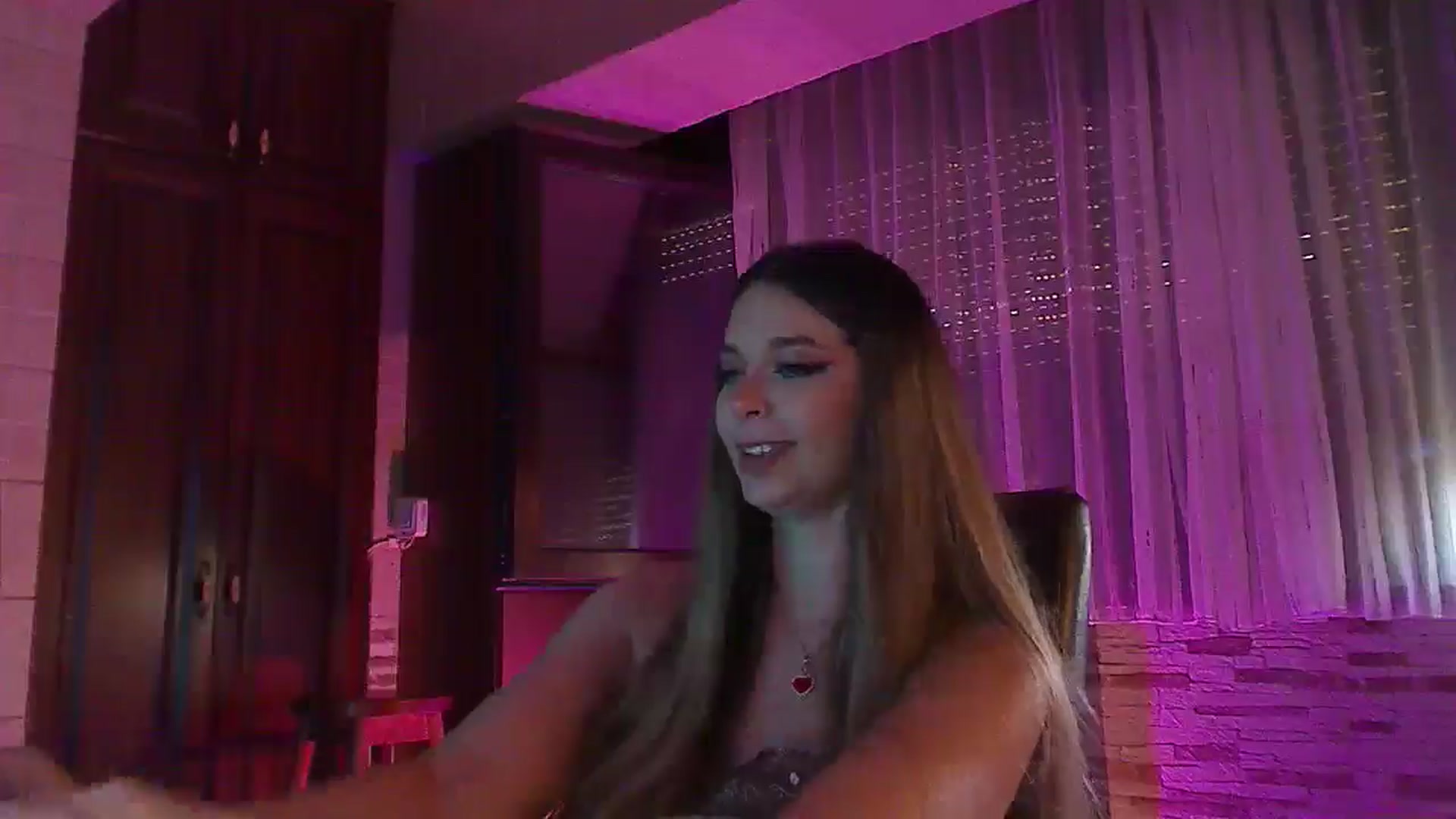 Gallery image thumbnail from No_bo_dy's myfreecams stream on, 06/19/2024, 03:29 image 17 of 20