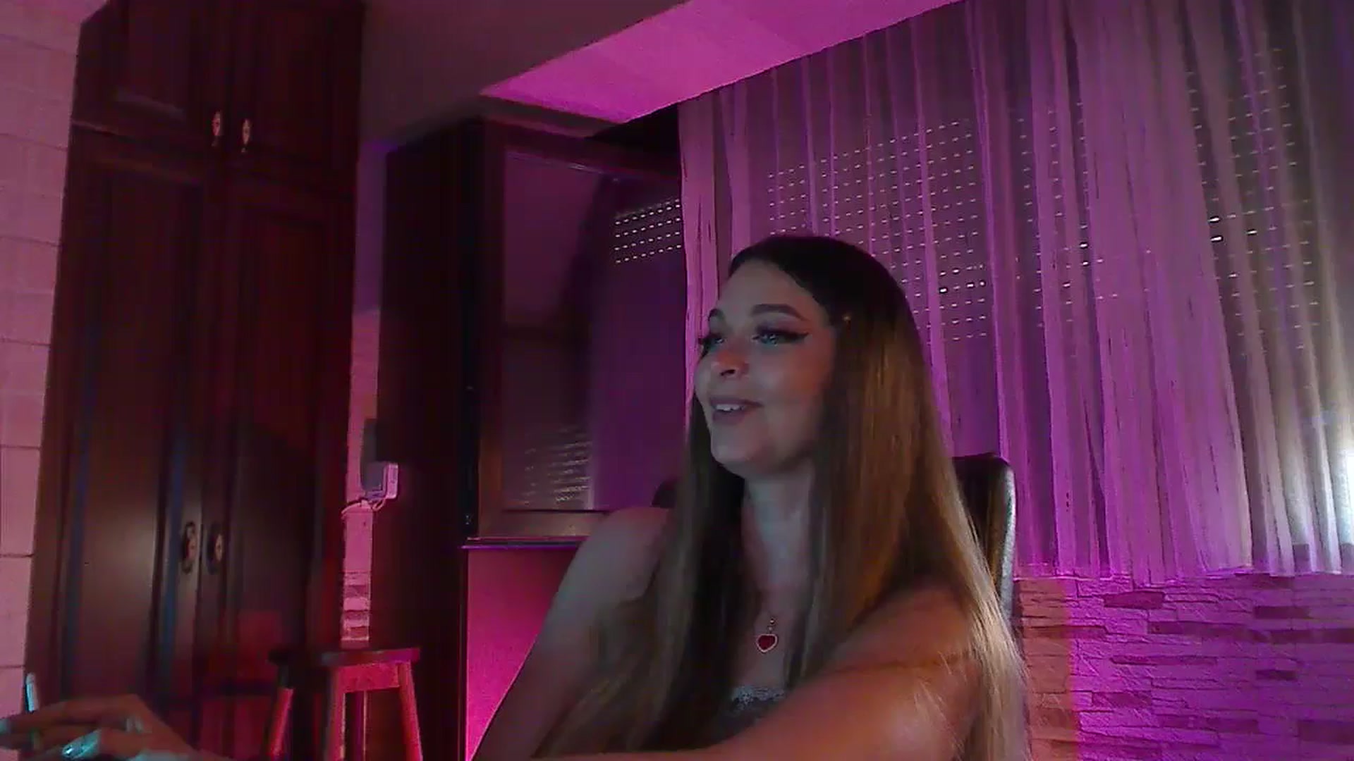 Gallery image thumbnail from No_bo_dy's myfreecams stream on, 06/19/2024, 03:29 image 19 of 20