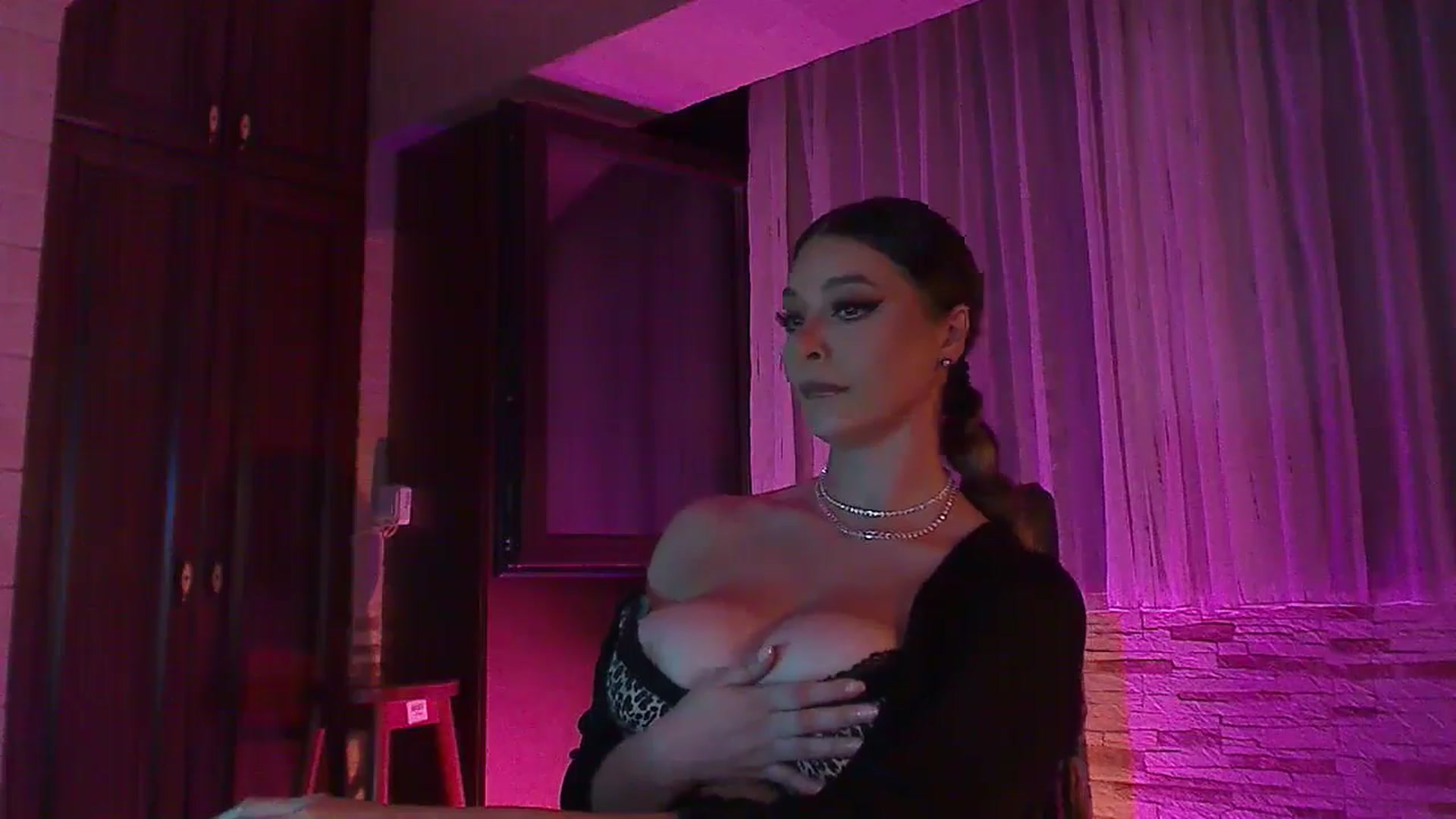 Gallery image thumbnail from No_bo_dy's myfreecams stream on, 06/22/2024, 01:53 image 12 of 20