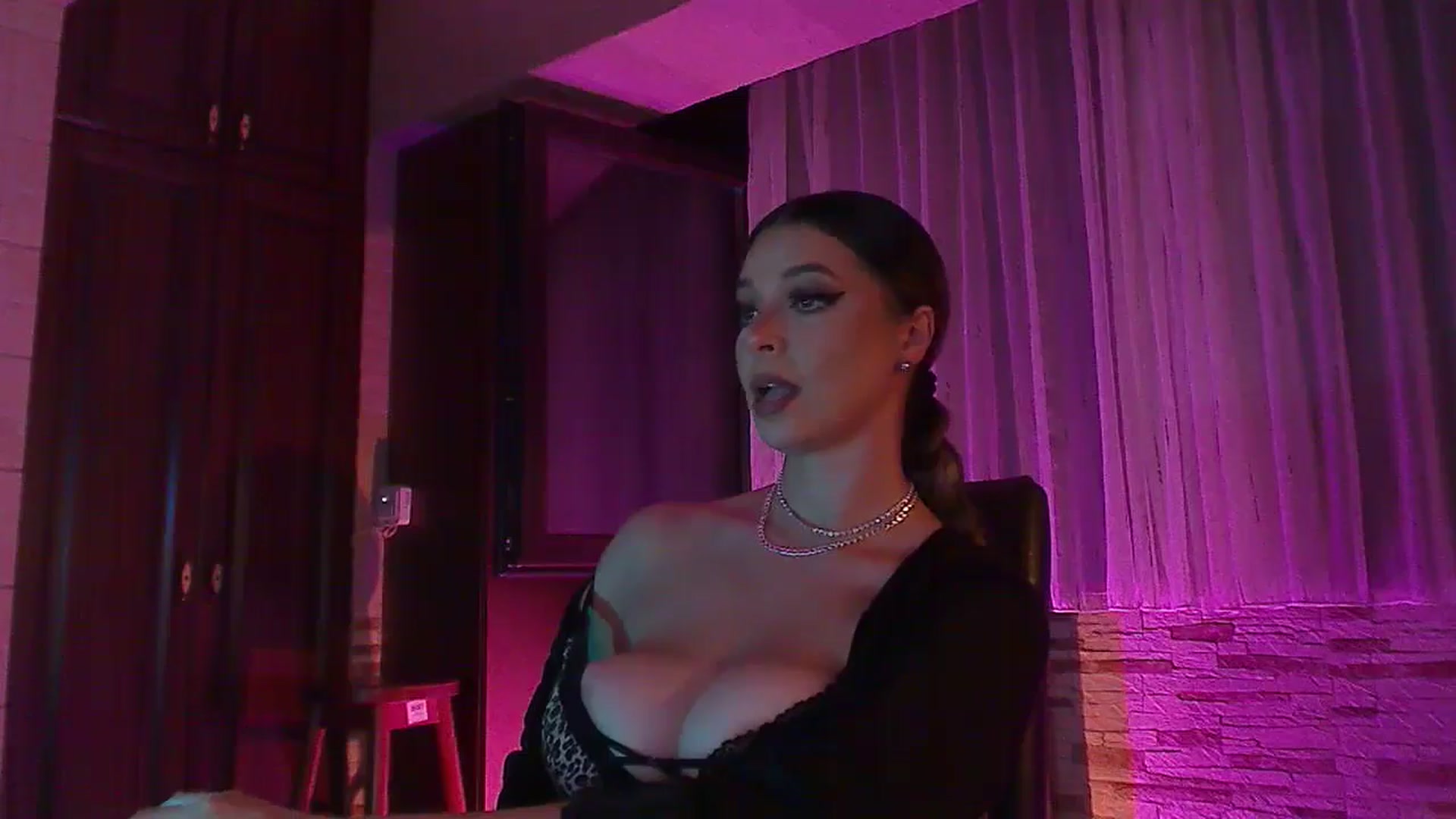Gallery image thumbnail from No_bo_dy's myfreecams stream on, 06/22/2024, 01:53 image 14 of 20