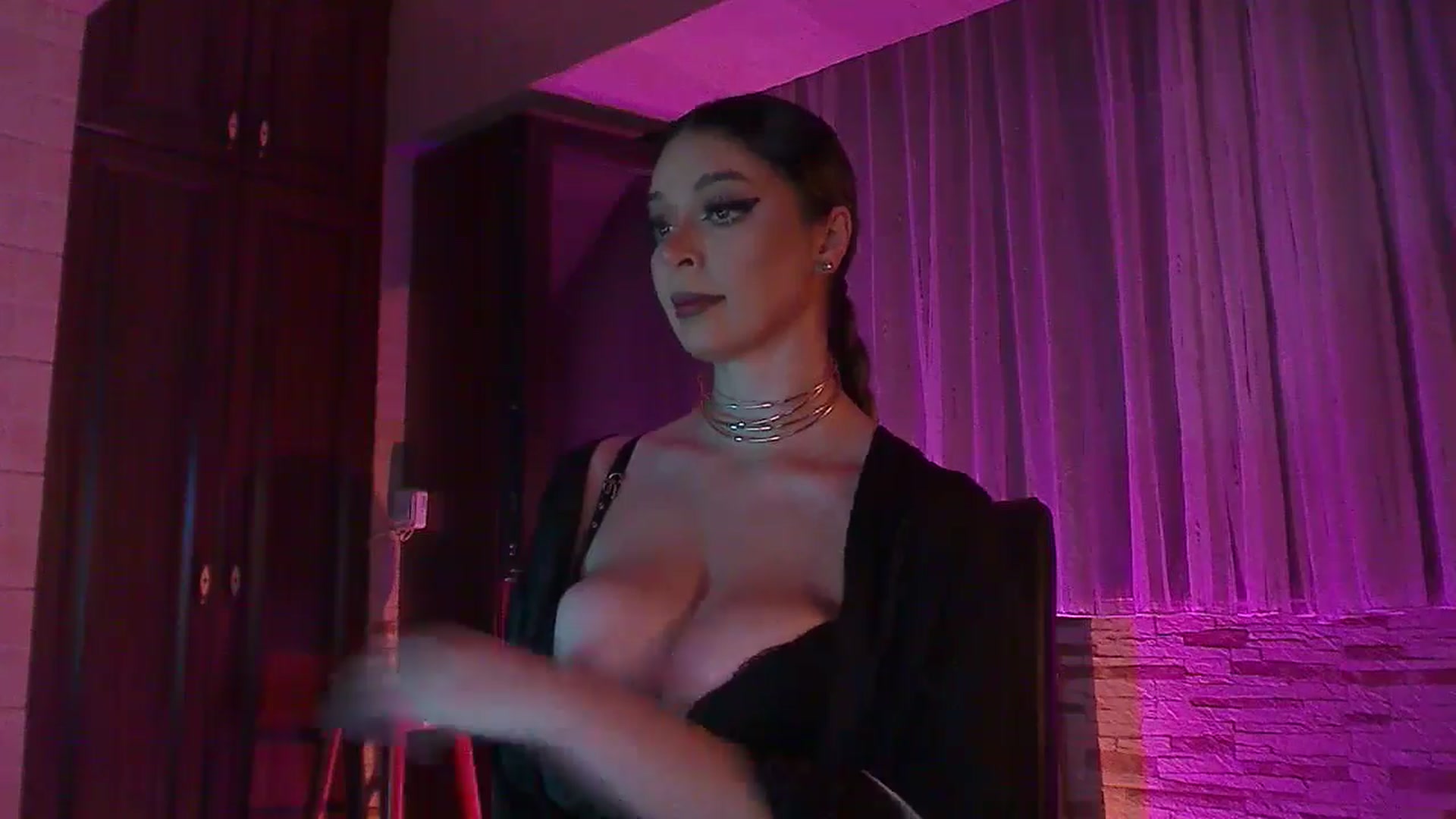 Gallery image thumbnail from No_bo_dy's myfreecams stream on, 06/23/2024, 01:39 image 7 of 20