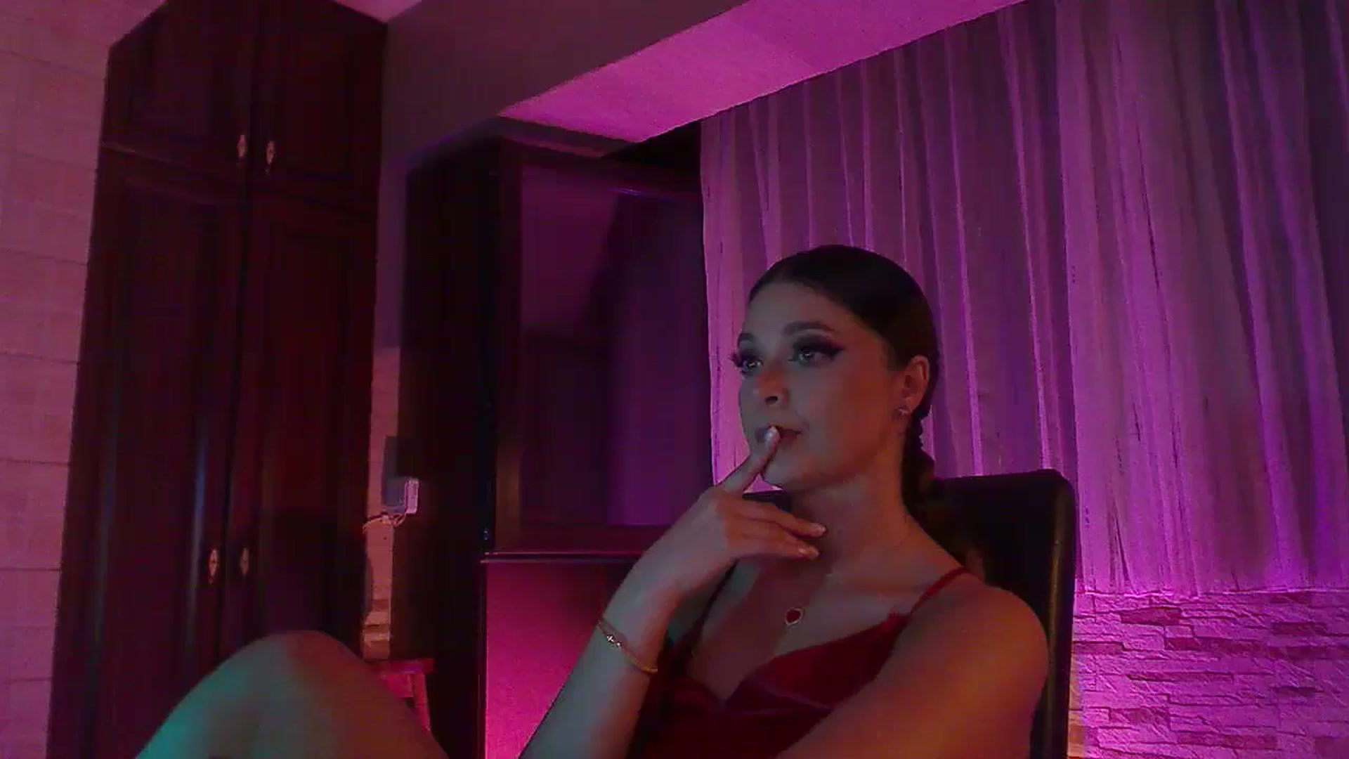 Gallery image thumbnail from No_bo_dy's myfreecams stream on, 07/09/2024, 02:39 image 5 of 20