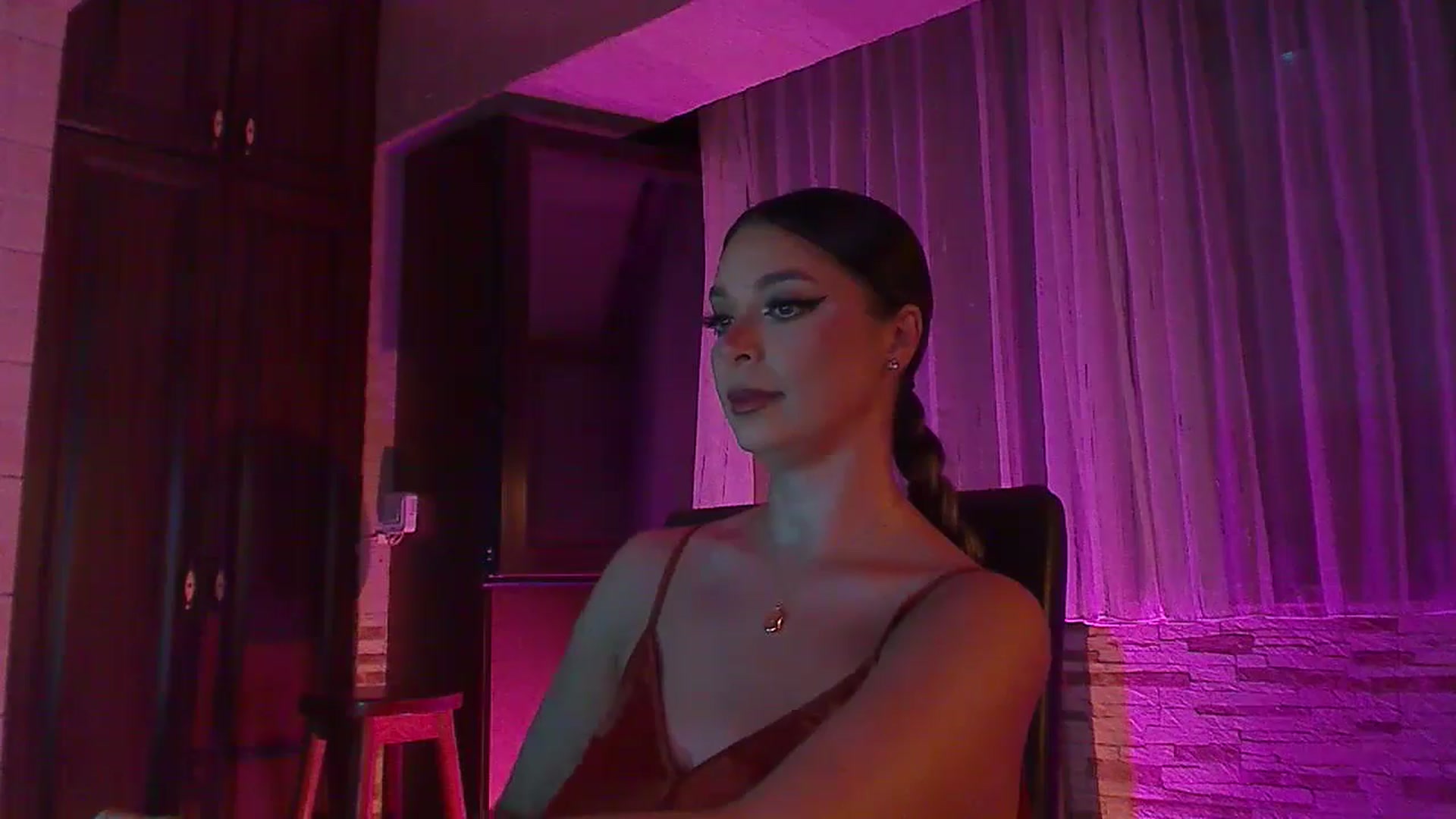 Gallery image thumbnail from No_bo_dy's myfreecams stream on, 07/17/2024, 23:41 image 18 of 20