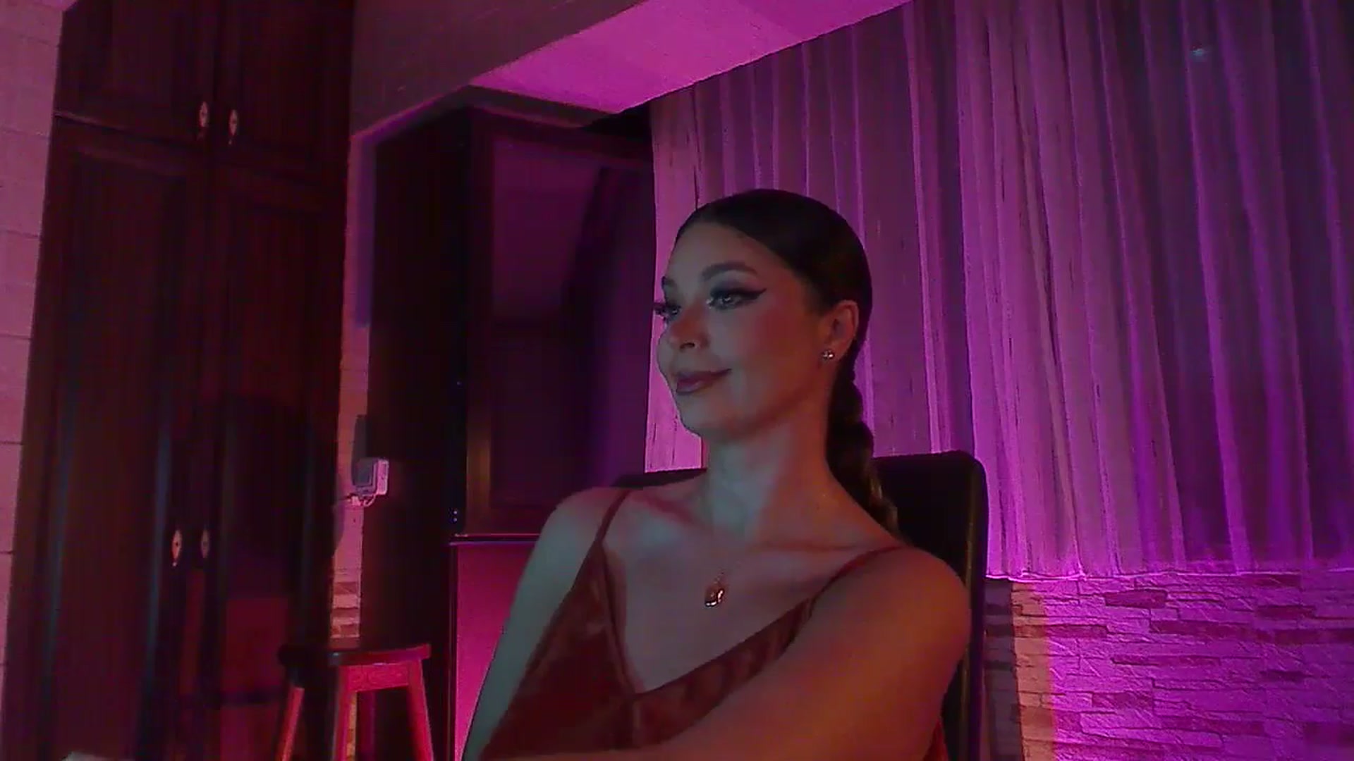Gallery image thumbnail from No_bo_dy's myfreecams stream on, 07/17/2024, 23:41 image 6 of 20