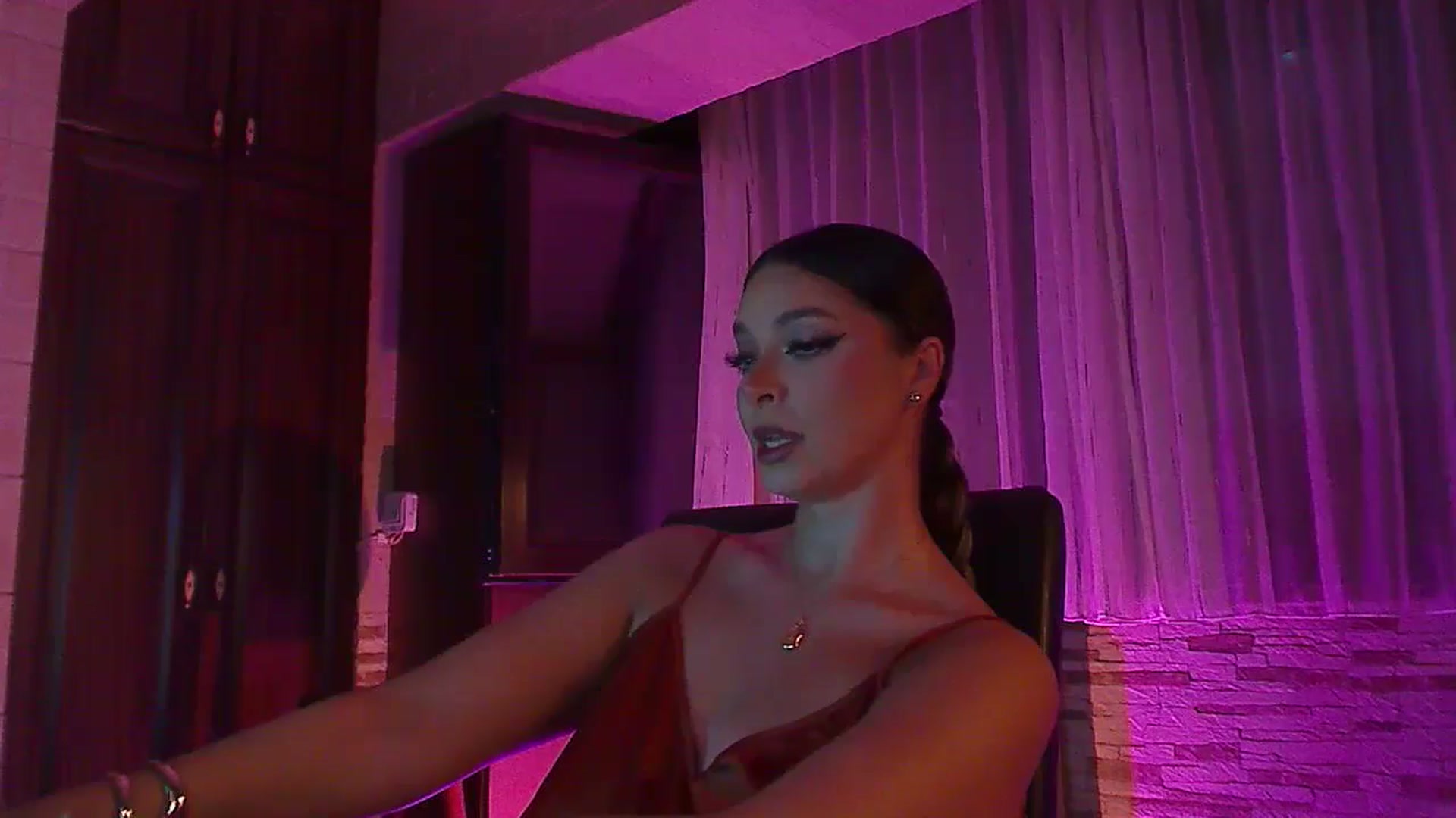 Gallery image thumbnail from No_bo_dy's myfreecams stream on, 07/17/2024, 23:41 image 14 of 20