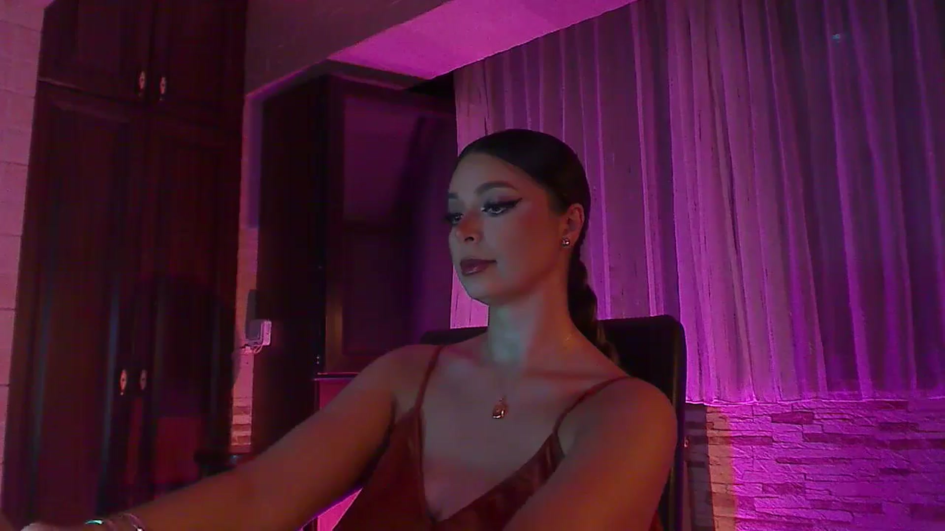 Gallery image thumbnail from No_bo_dy's myfreecams stream on, 07/17/2024, 23:41 image 3 of 20