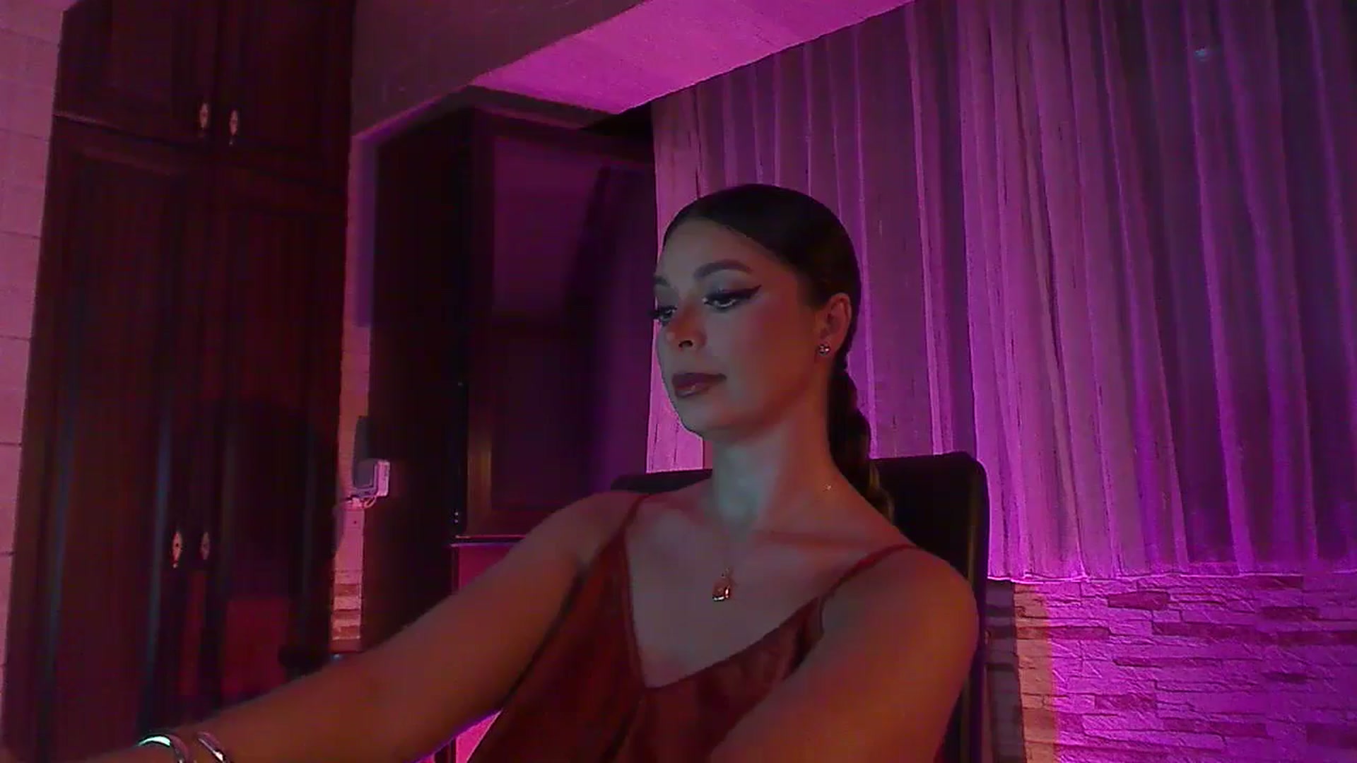 Gallery image thumbnail from No_bo_dy's myfreecams stream on, 07/17/2024, 23:41 image 4 of 20