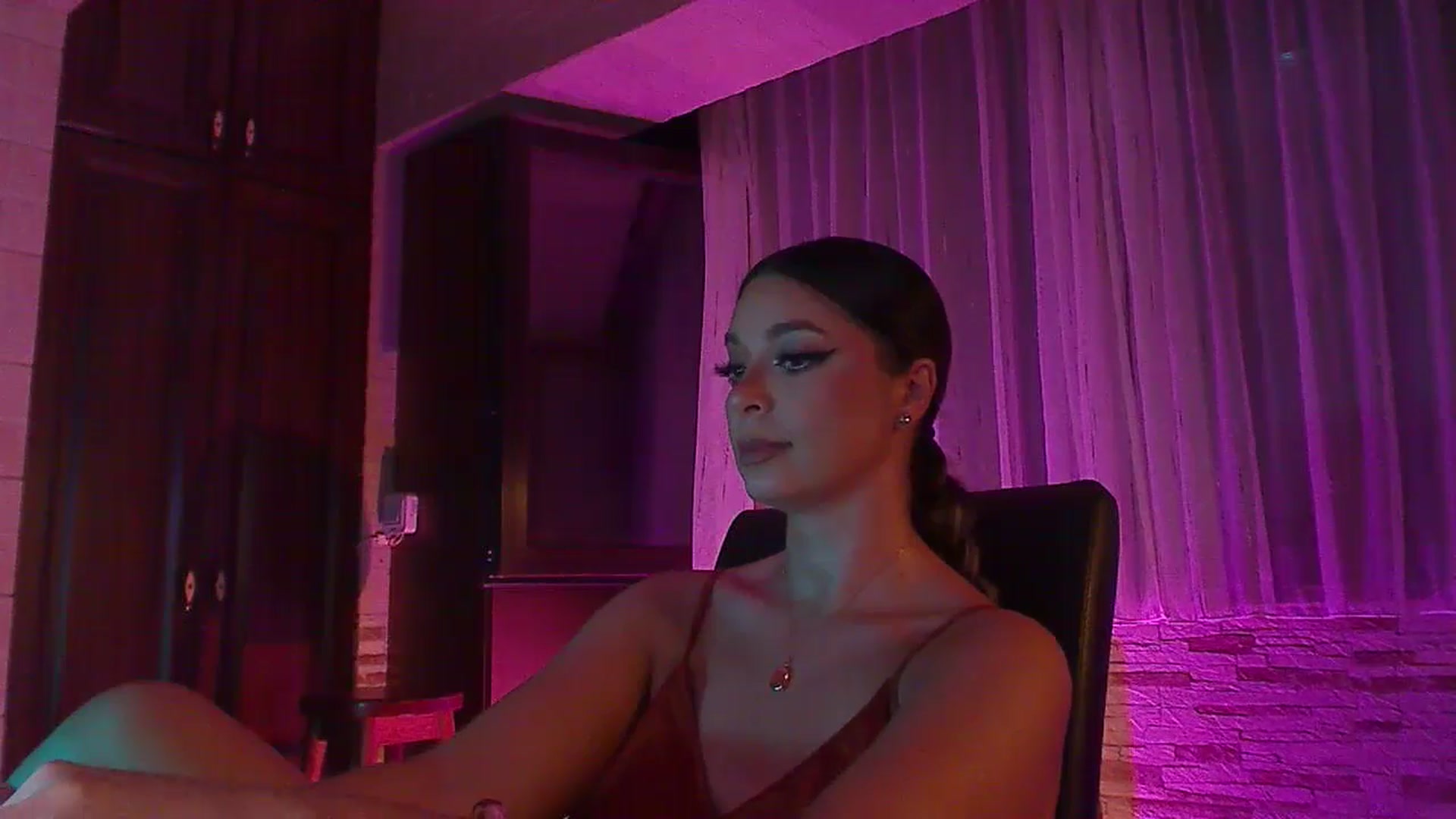 Gallery image thumbnail from No_bo_dy's myfreecams stream on, 07/18/2024, 02:44 image 15 of 20
