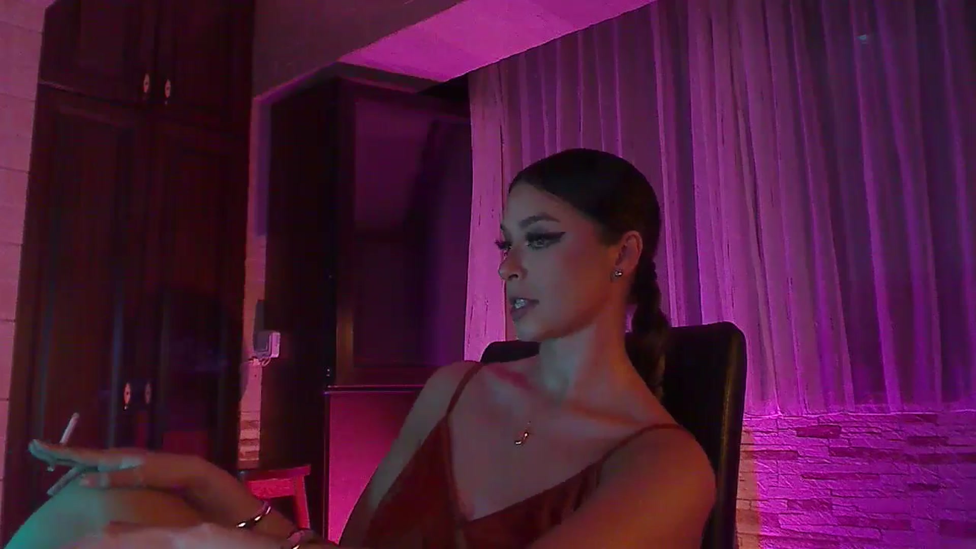 Gallery image thumbnail from No_bo_dy's myfreecams stream on, 07/18/2024, 02:44 image 13 of 20