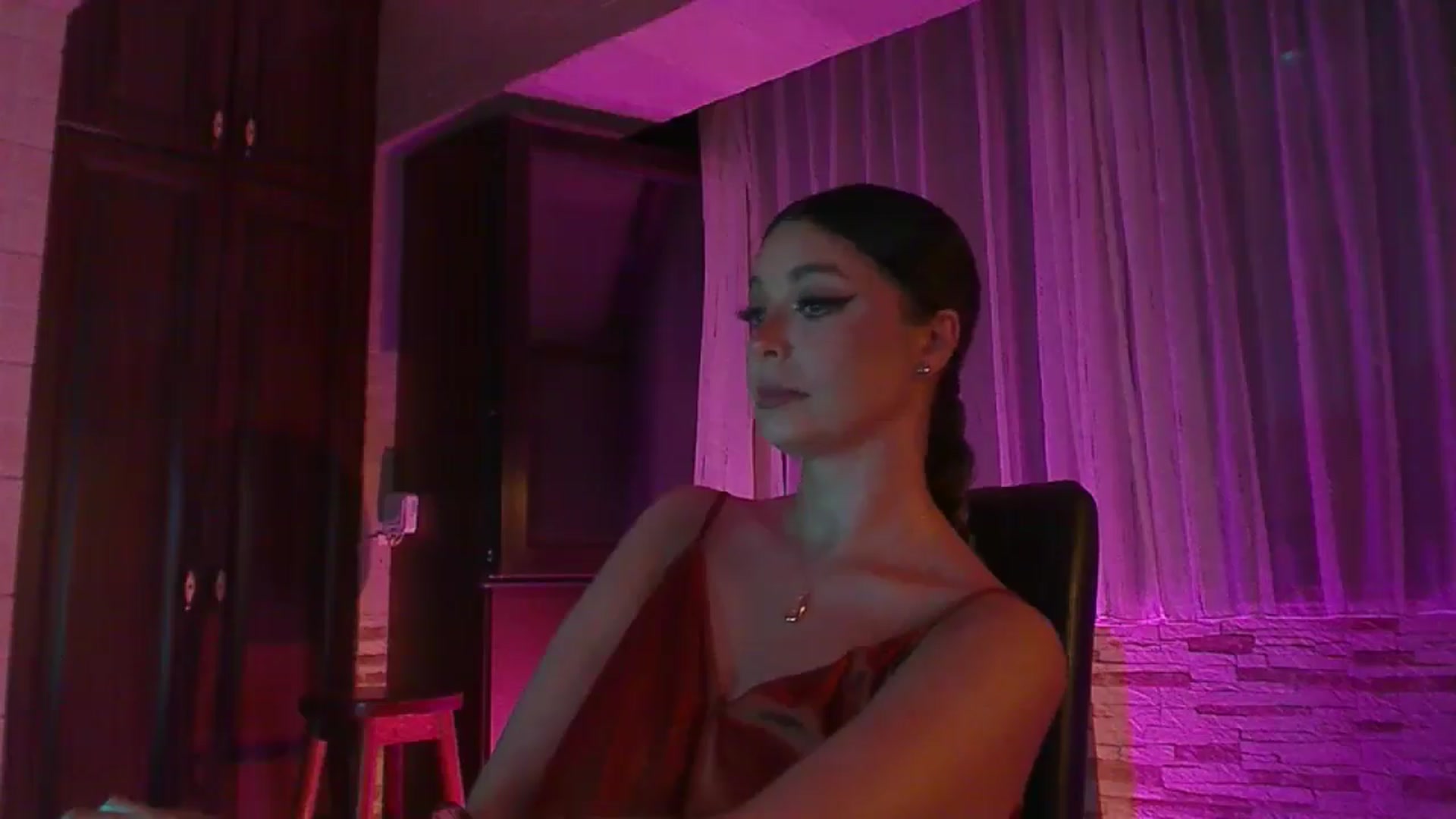 Gallery image thumbnail from No_bo_dy's myfreecams stream on, 07/18/2024, 02:44 image 3 of 20