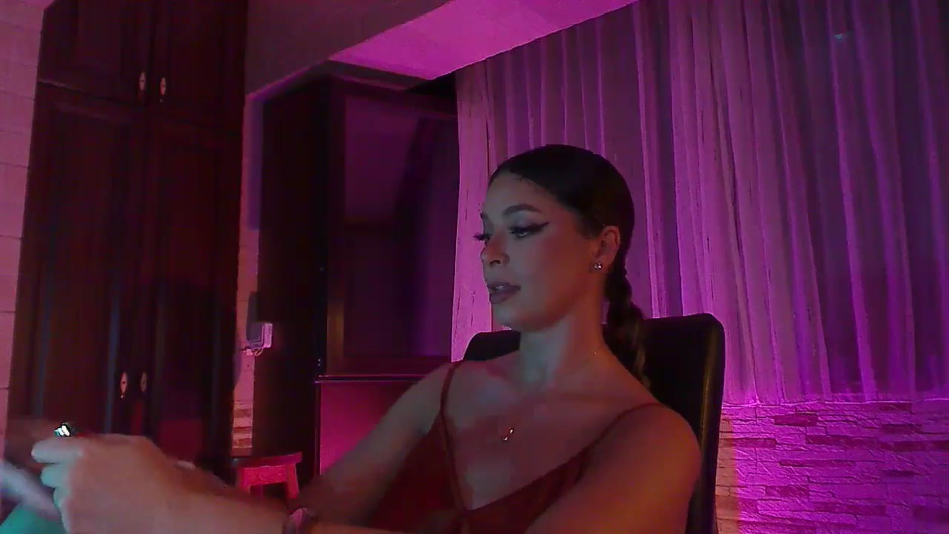 Gallery image thumbnail from No_bo_dy's myfreecams stream on, 07/18/2024, 02:44 image 12 of 20