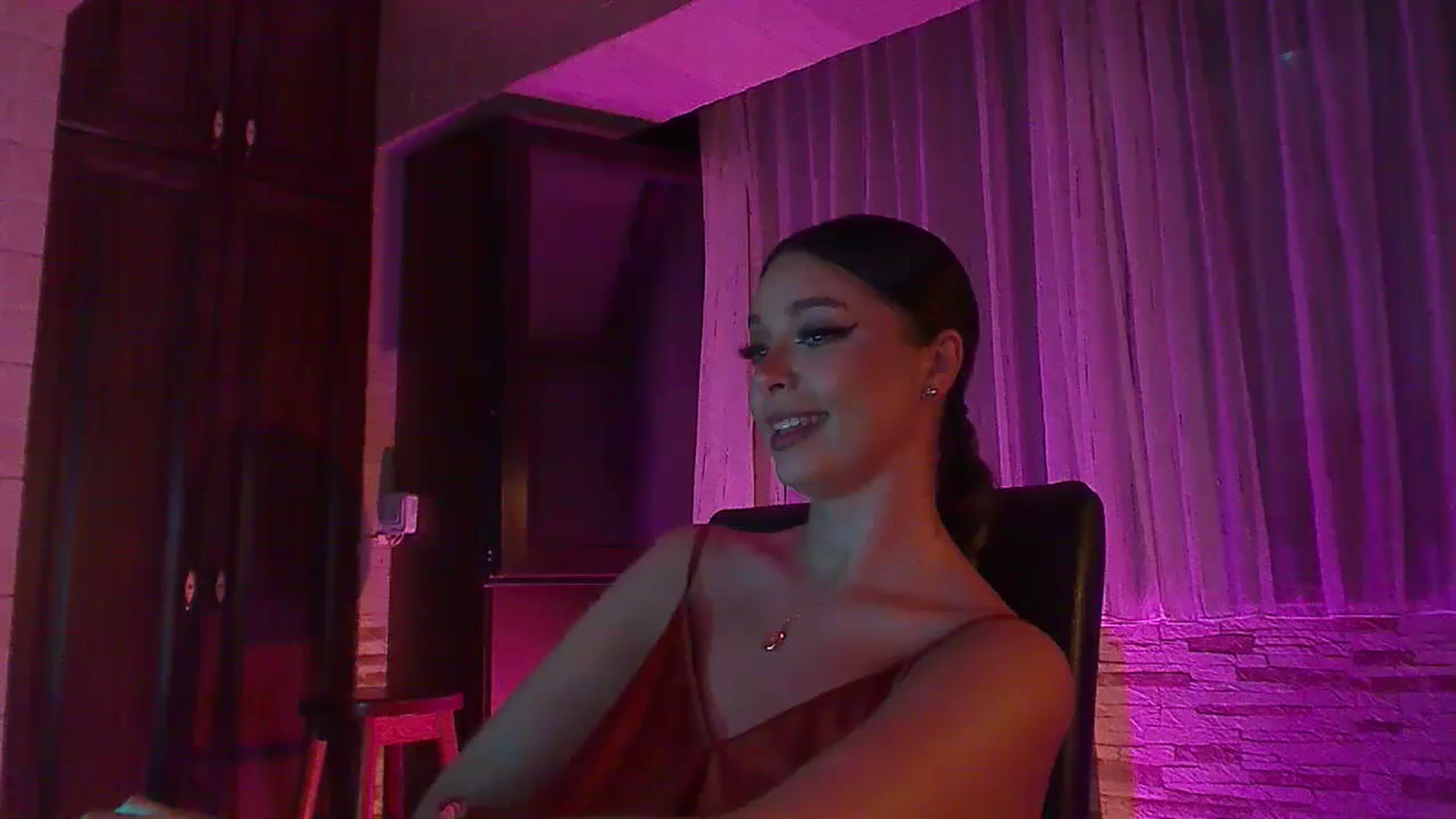 Gallery image thumbnail from No_bo_dy's myfreecams stream on, 07/18/2024, 02:44 image 10 of 20