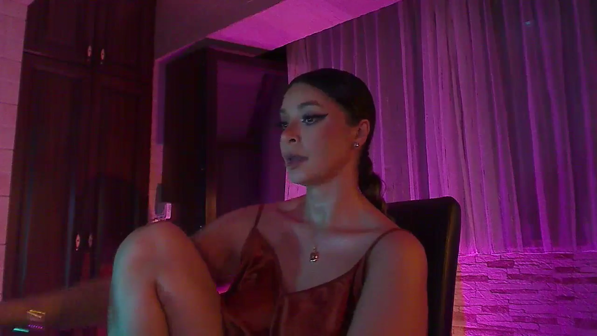 Gallery image thumbnail from No_bo_dy's myfreecams stream on, 07/18/2024, 02:44 image 16 of 20