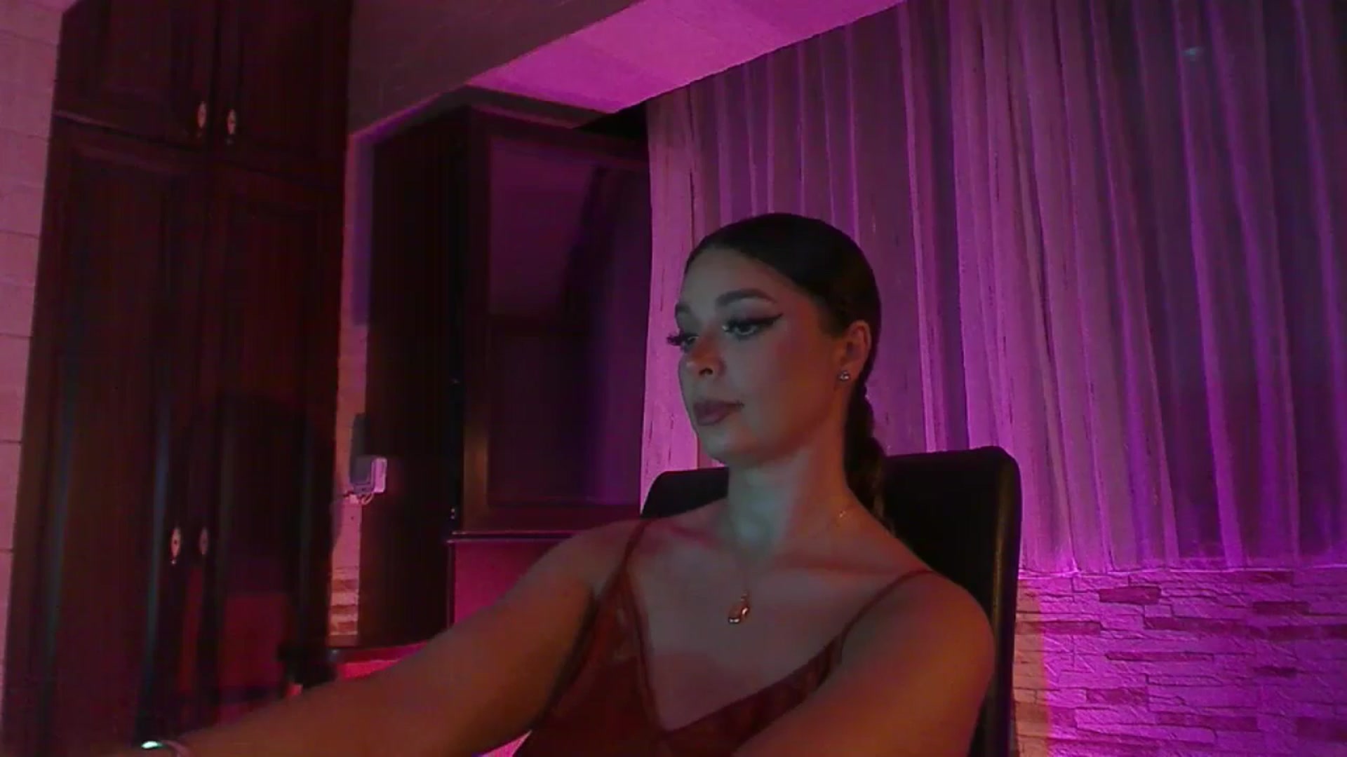 Gallery image thumbnail from No_bo_dy's myfreecams stream on, 07/18/2024, 02:44 image 2 of 20