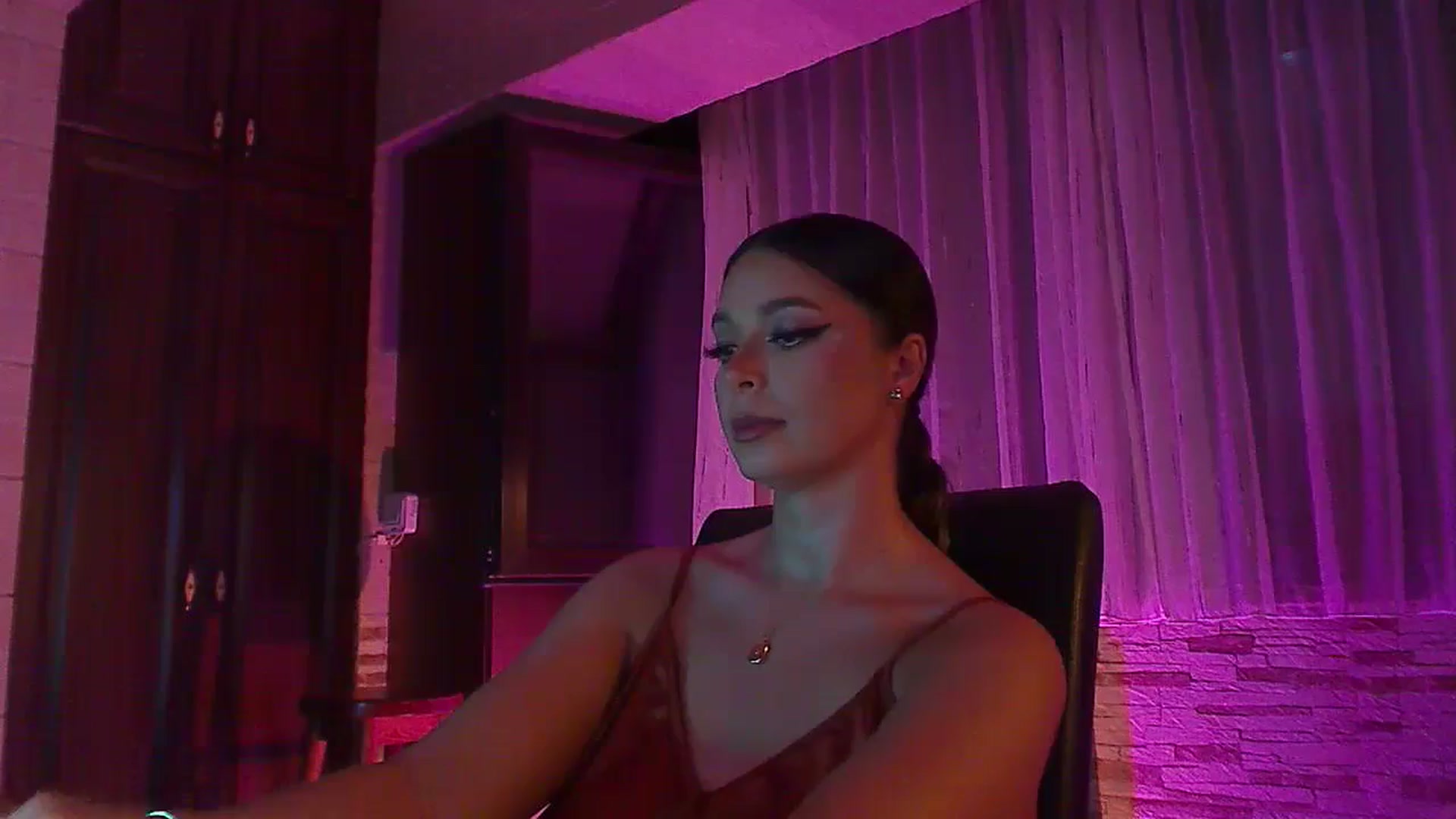 Gallery image thumbnail from No_bo_dy's myfreecams stream on, 07/18/2024, 02:44 image 7 of 20