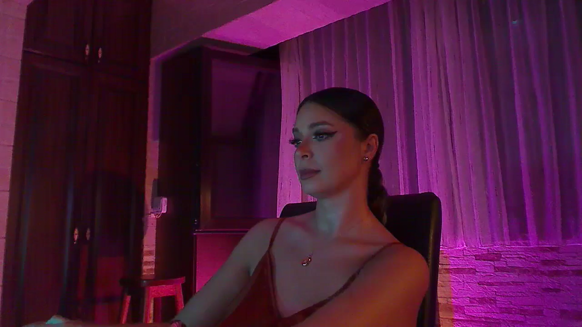 Gallery image thumbnail from No_bo_dy's myfreecams stream on, 07/18/2024, 02:44 image 9 of 20