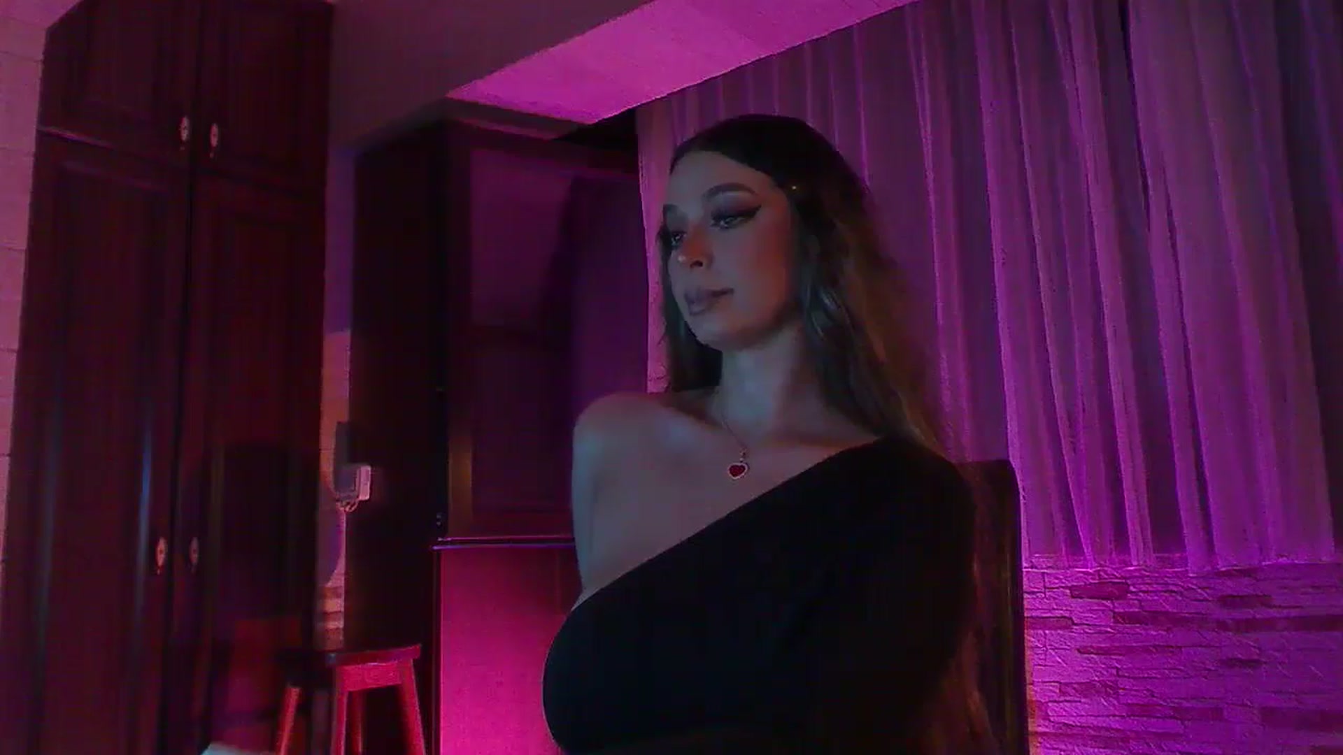 Gallery image thumbnail from No_bo_dy's myfreecams stream on, 07/21/2024, 23:09 image 14 of 20