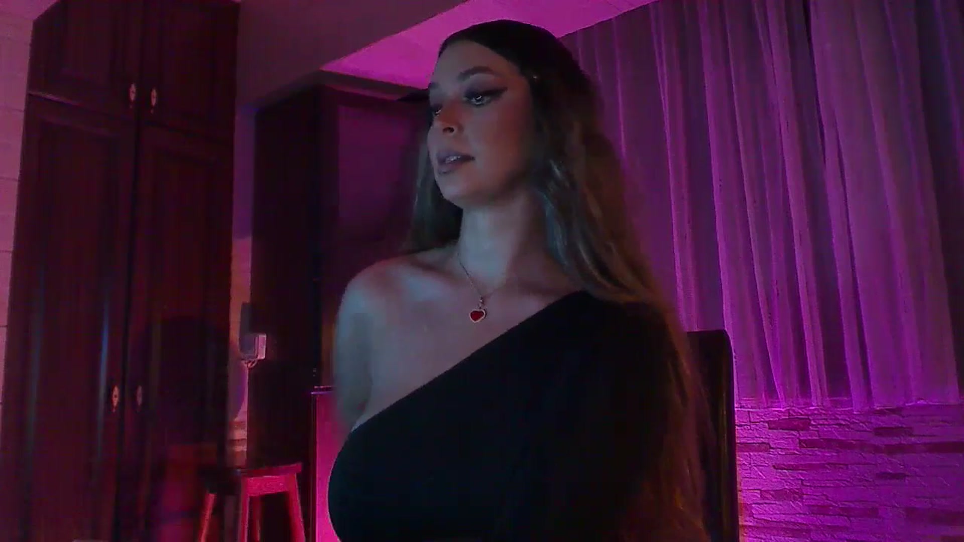 Gallery image thumbnail from No_bo_dy's myfreecams stream on, 07/21/2024, 23:09 image 4 of 20